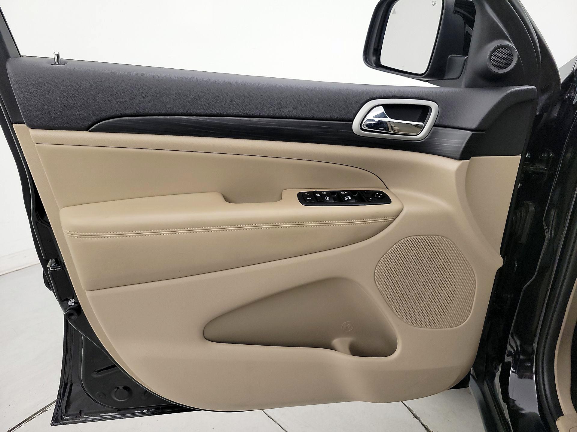 Thumbnail: 2021 Jeep Grand Cherokee - 12
