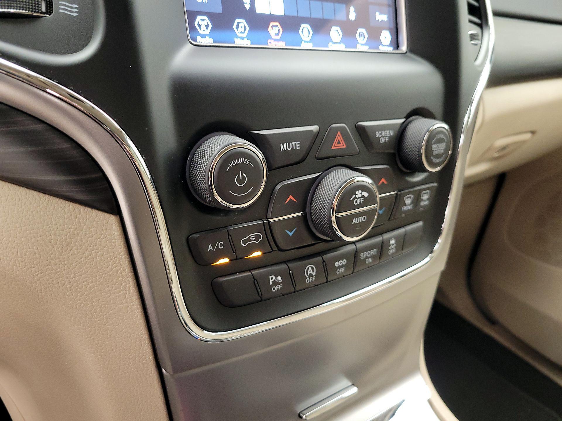Thumbnail: 2021 Jeep Grand Cherokee - 16