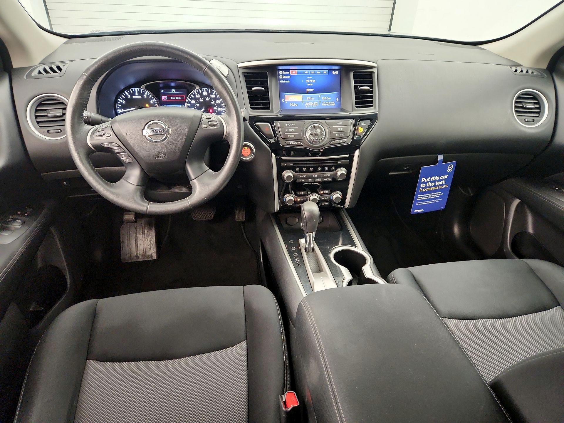 Thumbnail: 2017 Nissan Pathfinder - 9