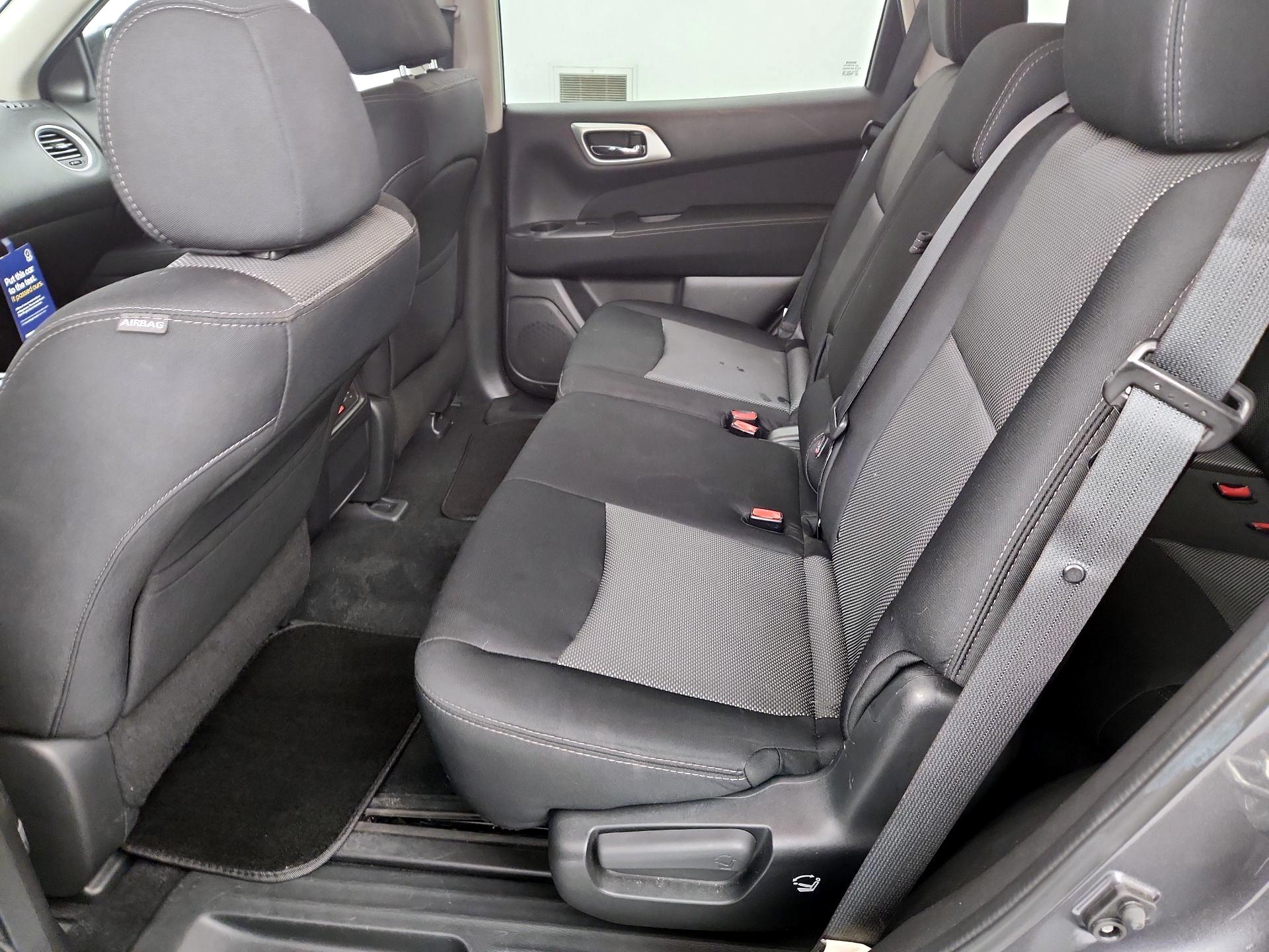 Thumbnail: 2017 Nissan Pathfinder - 18