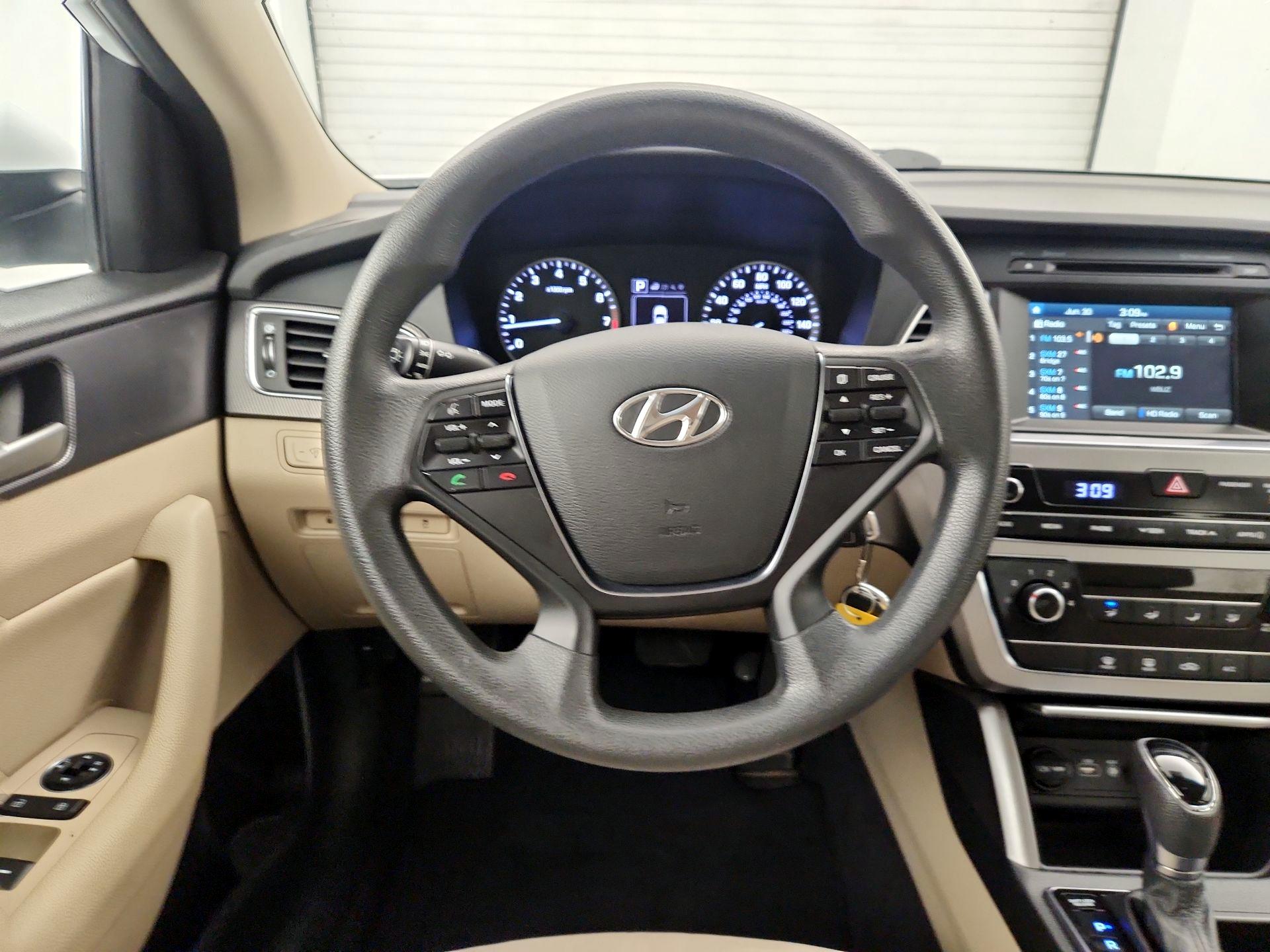 Thumbnail: 2016 Hyundai Sonata - 10