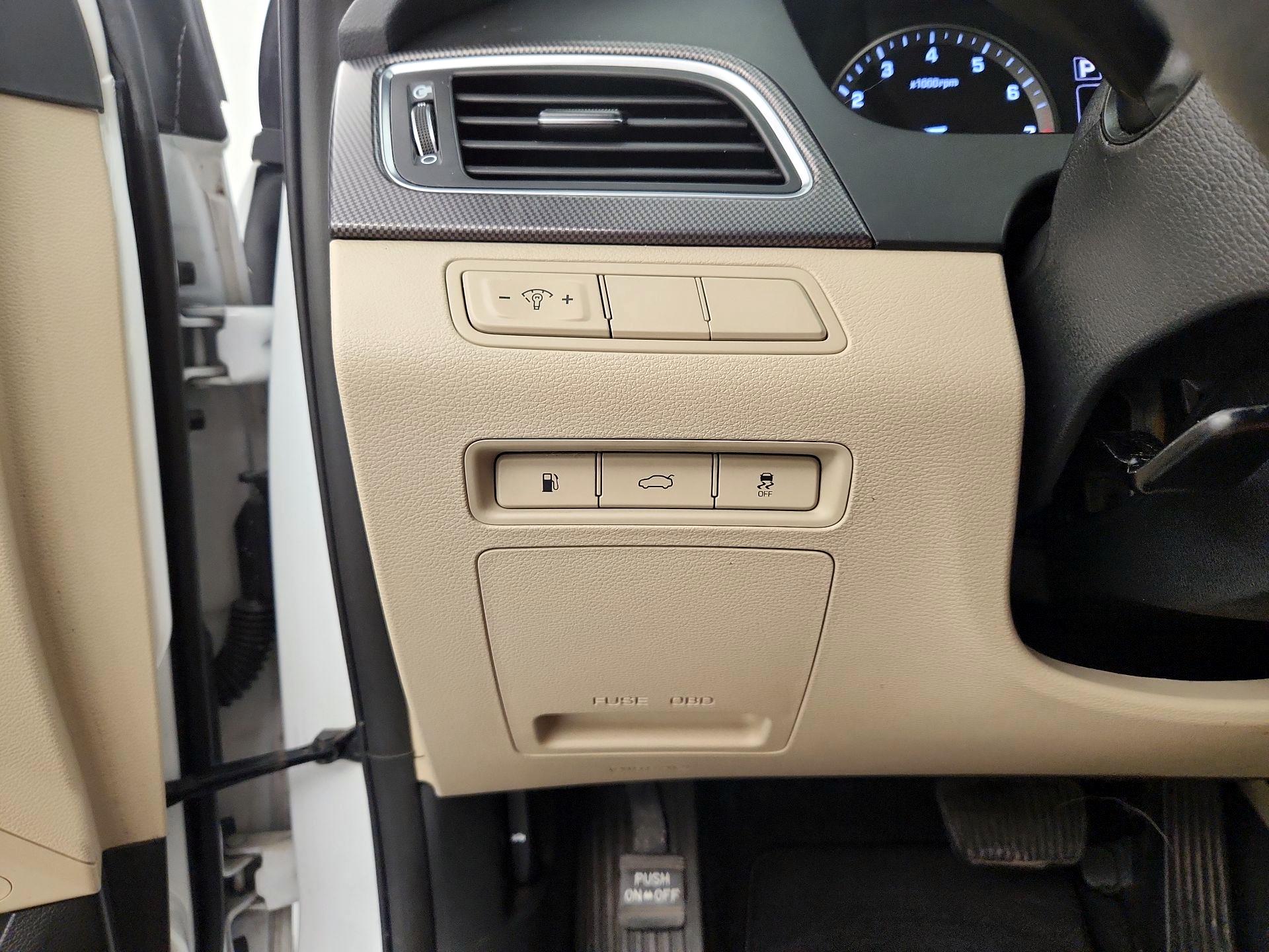 Thumbnail: 2016 Hyundai Sonata - 13