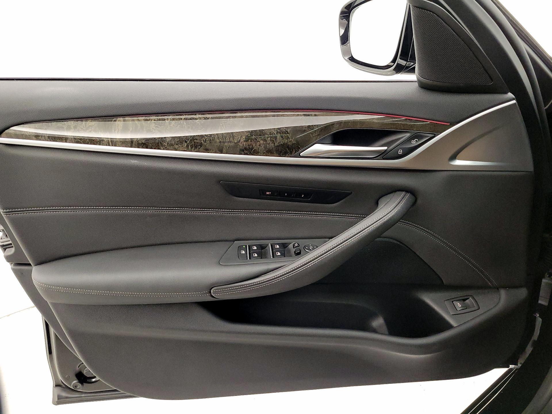 Thumbnail: 2021 BMW 5 Series - 12