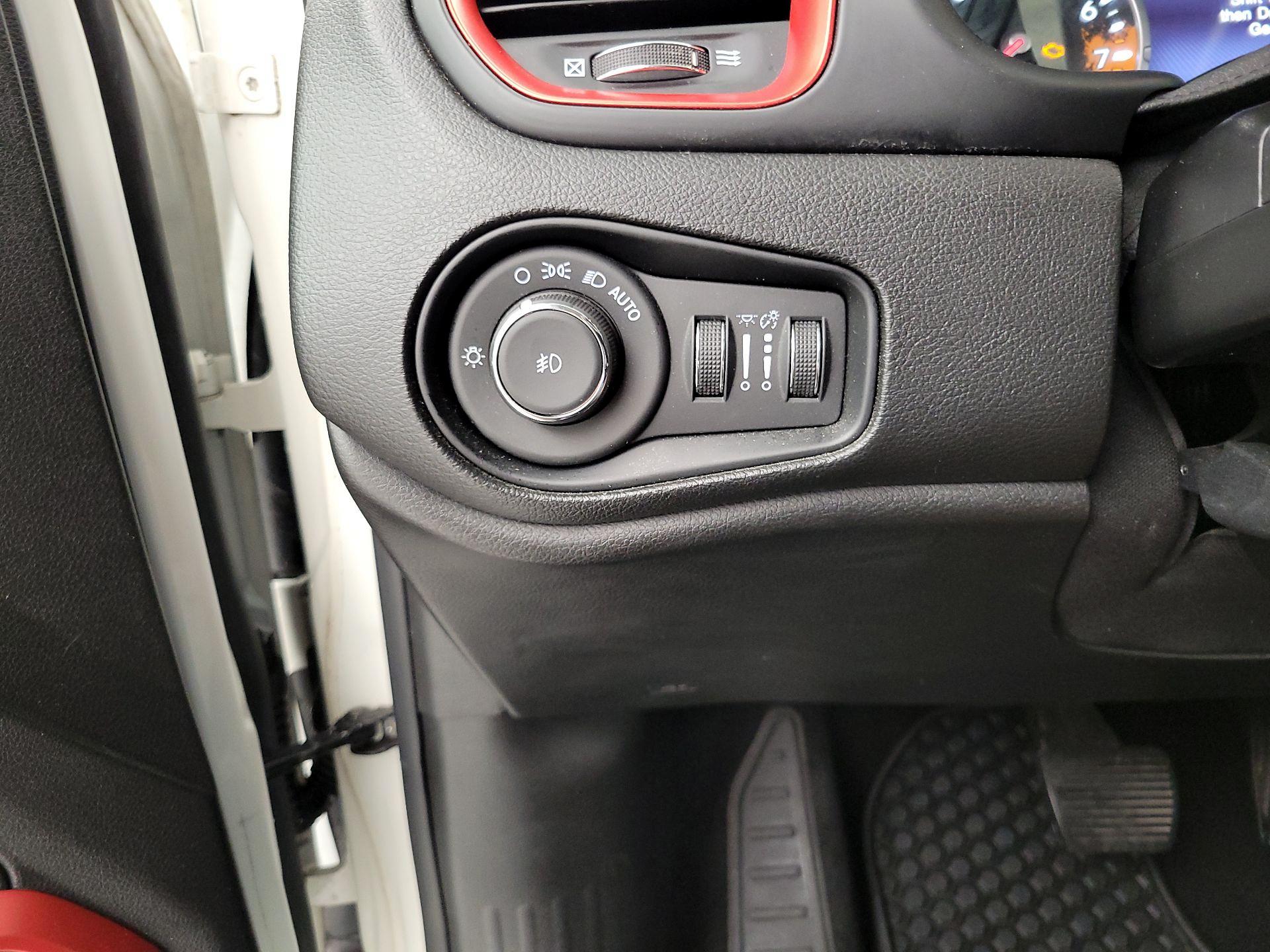 Thumbnail: 2018 Jeep Renegade - 13