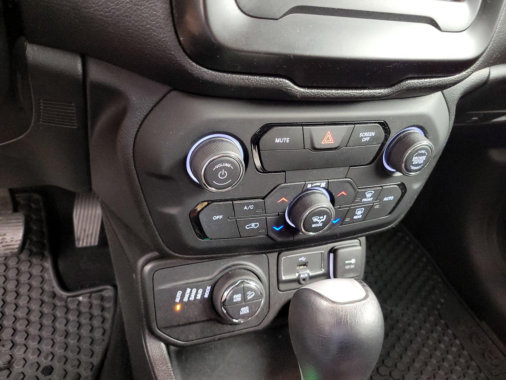 Thumbnail: 2018 Jeep Renegade - 16