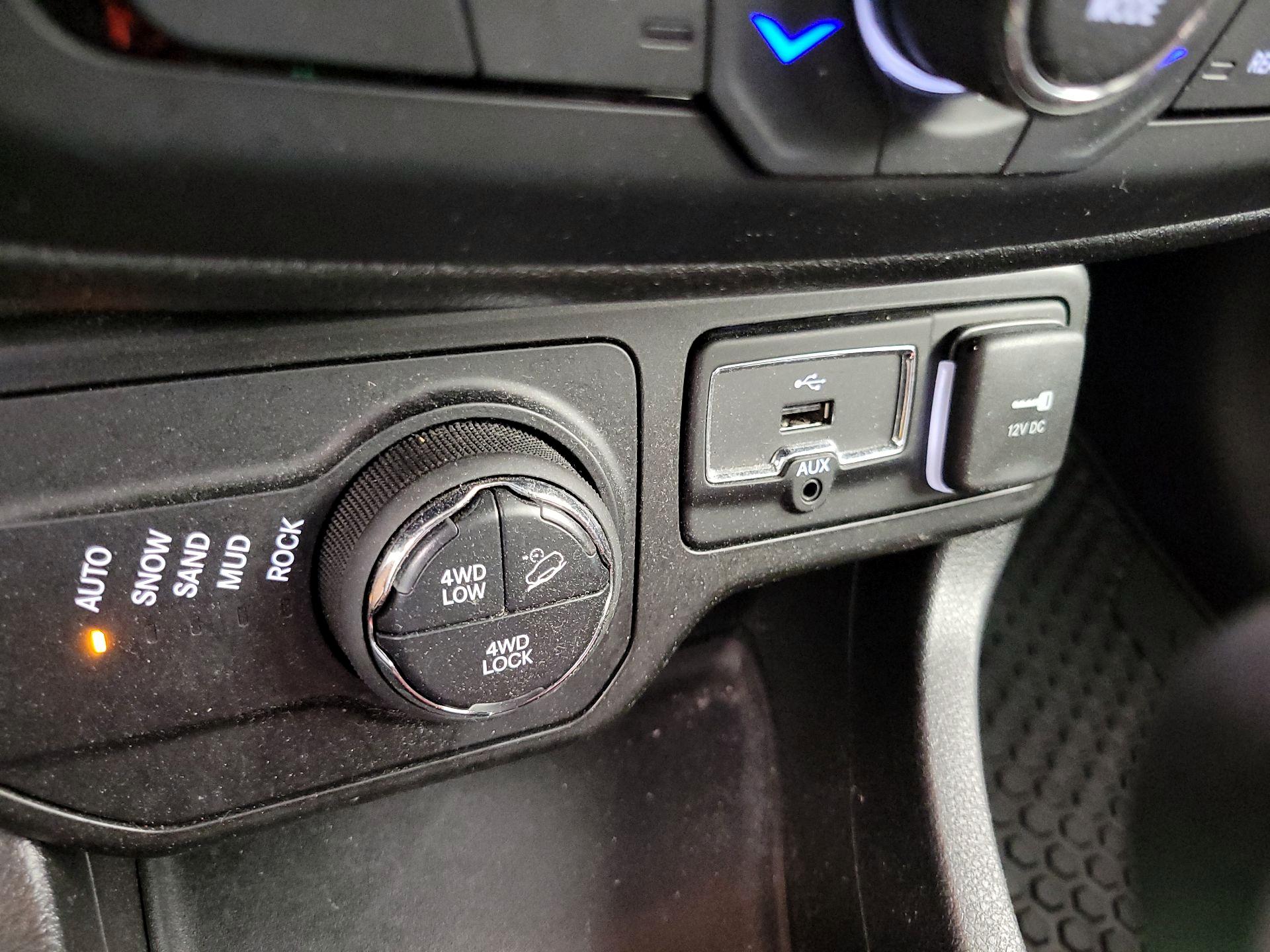 Thumbnail: 2018 Jeep Renegade - 18