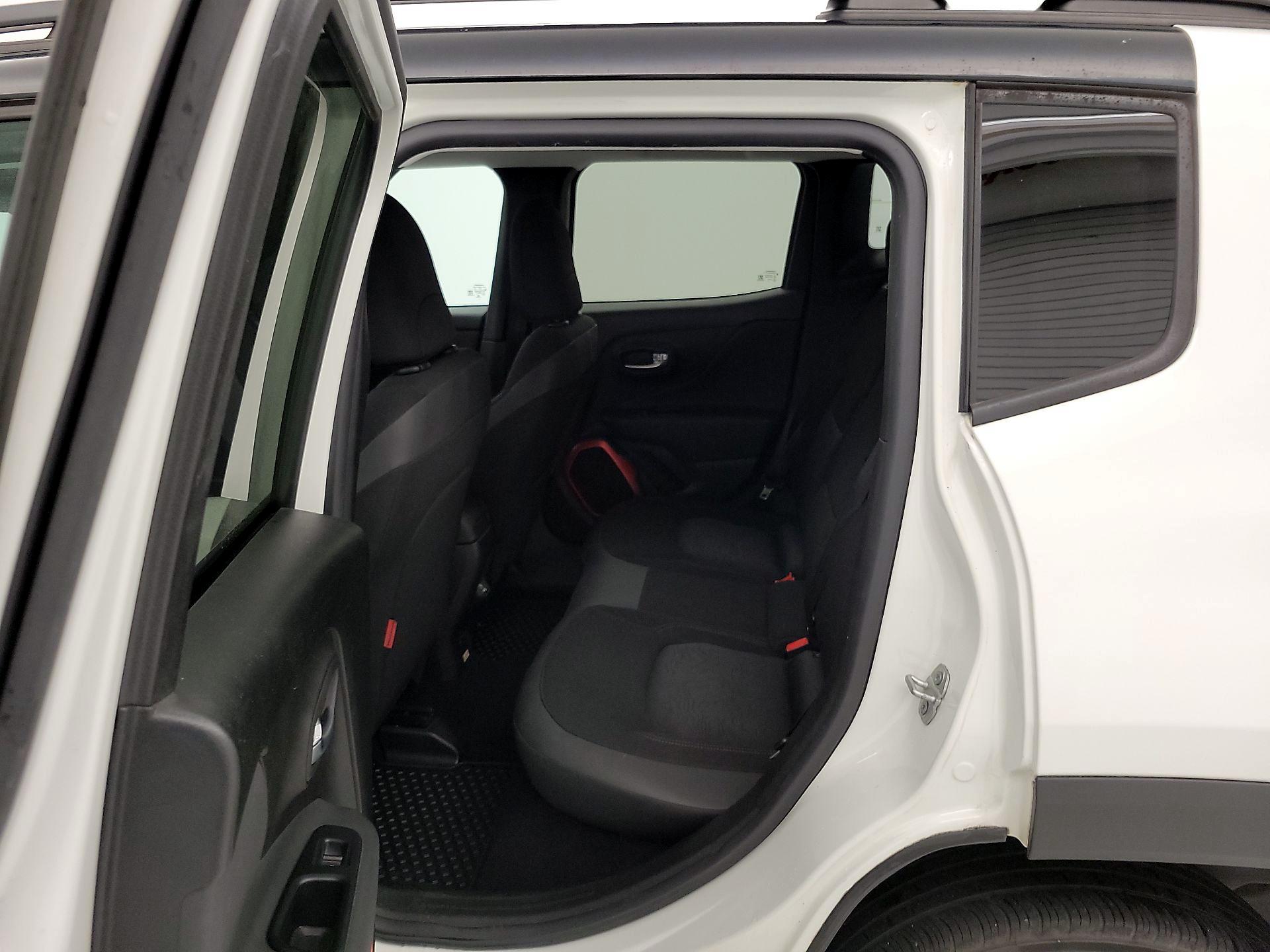 Thumbnail: 2018 Jeep Renegade - 19