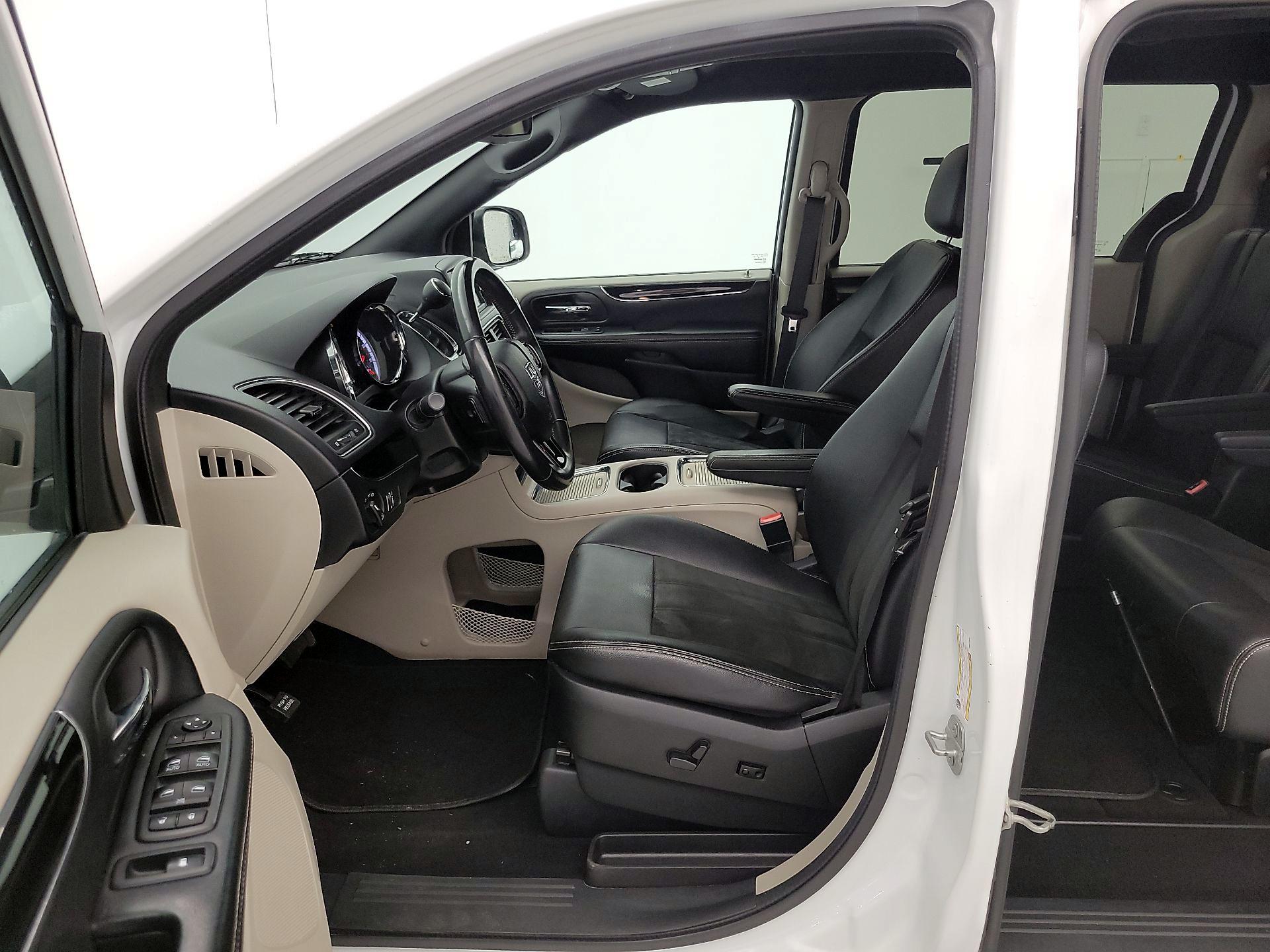 Thumbnail: 2019 Dodge Grand Caravan - 11