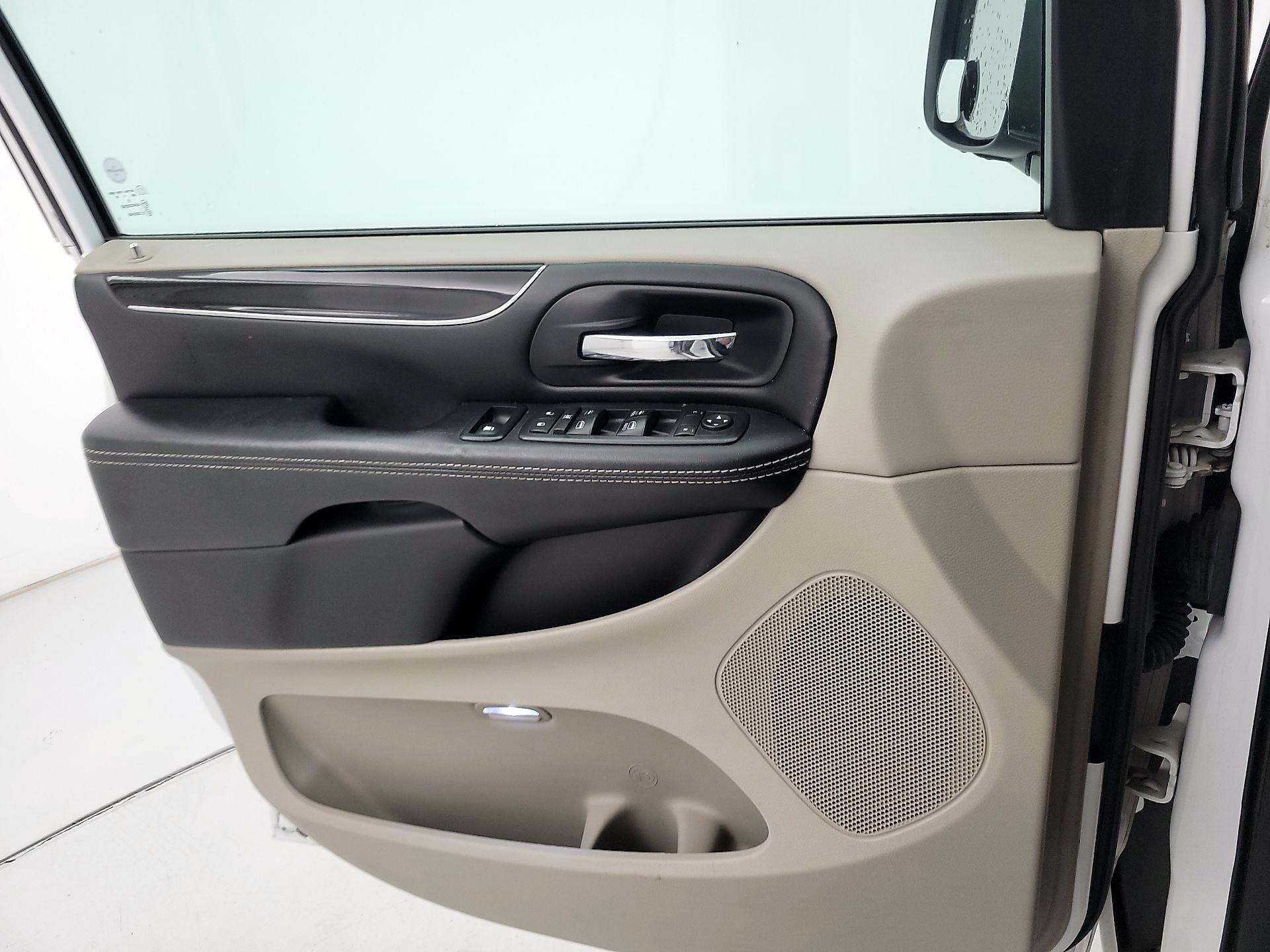 Thumbnail: 2019 Dodge Grand Caravan - 12