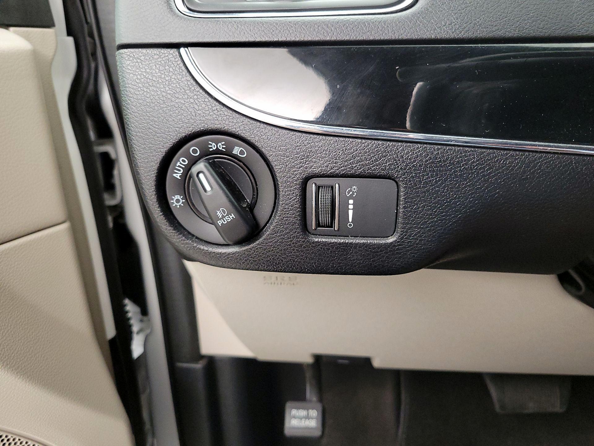 Thumbnail: 2019 Dodge Grand Caravan - 13