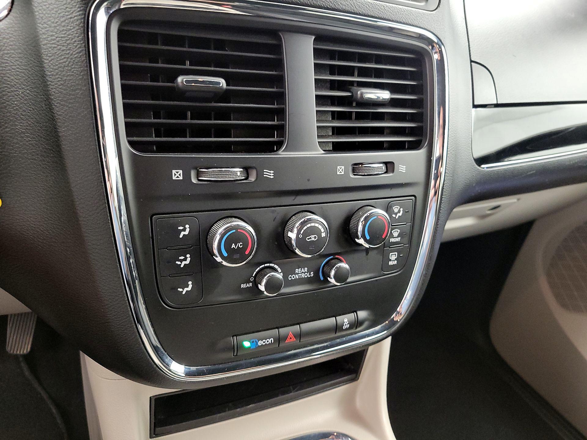 Thumbnail: 2019 Dodge Grand Caravan - 16