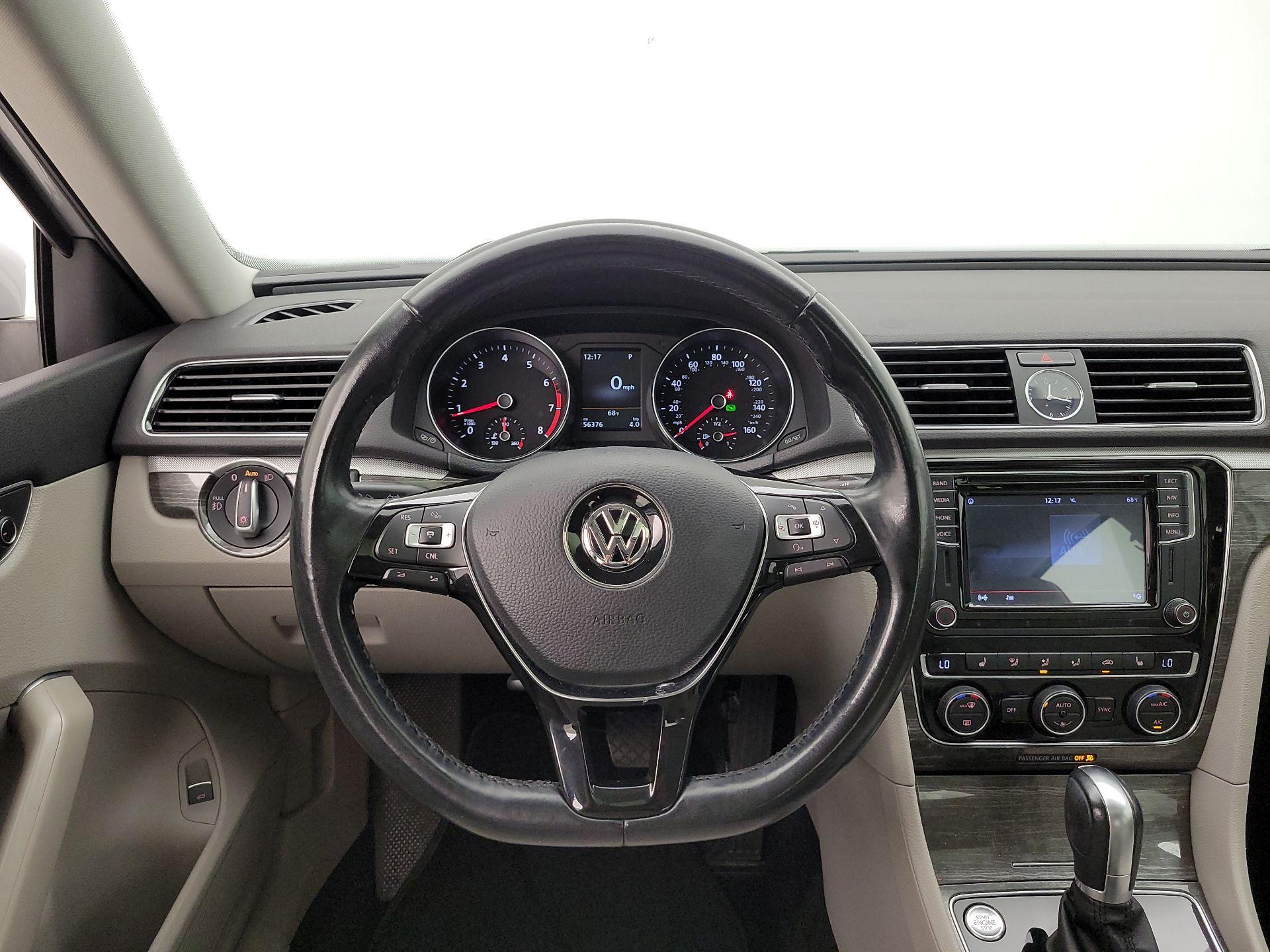 Thumbnail: 2017 Volkswagen Passat - 10