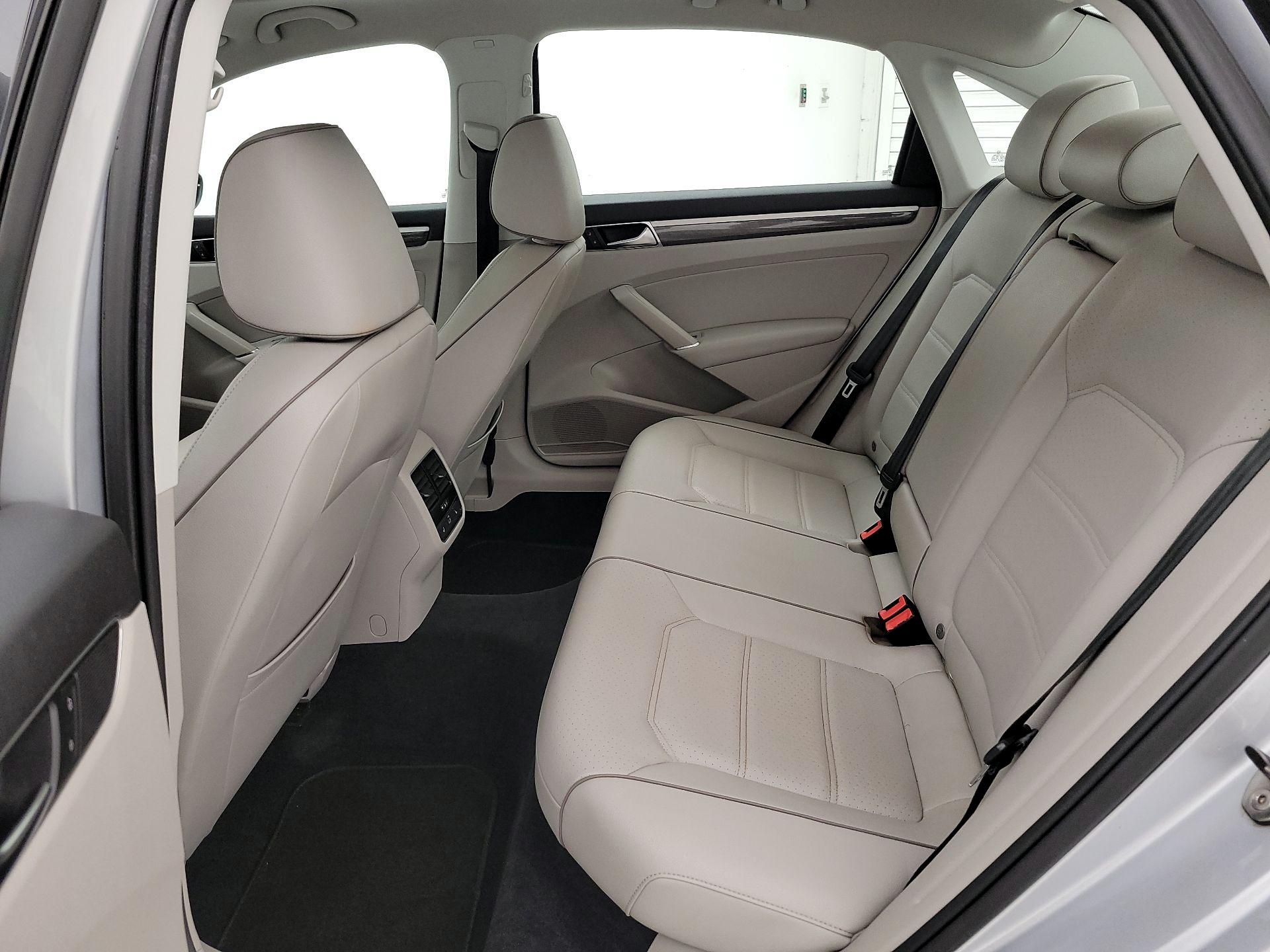 Thumbnail: 2017 Volkswagen Passat - 20