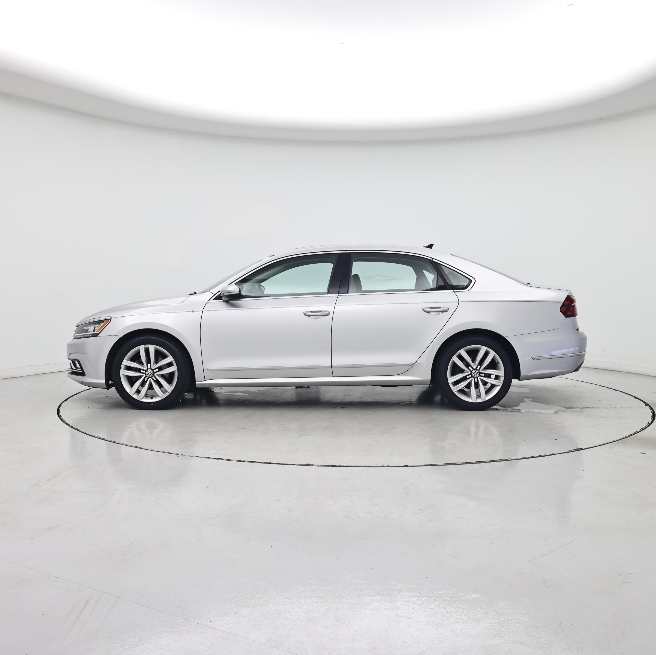 Thumbnail: 2017 Volkswagen Passat - 3