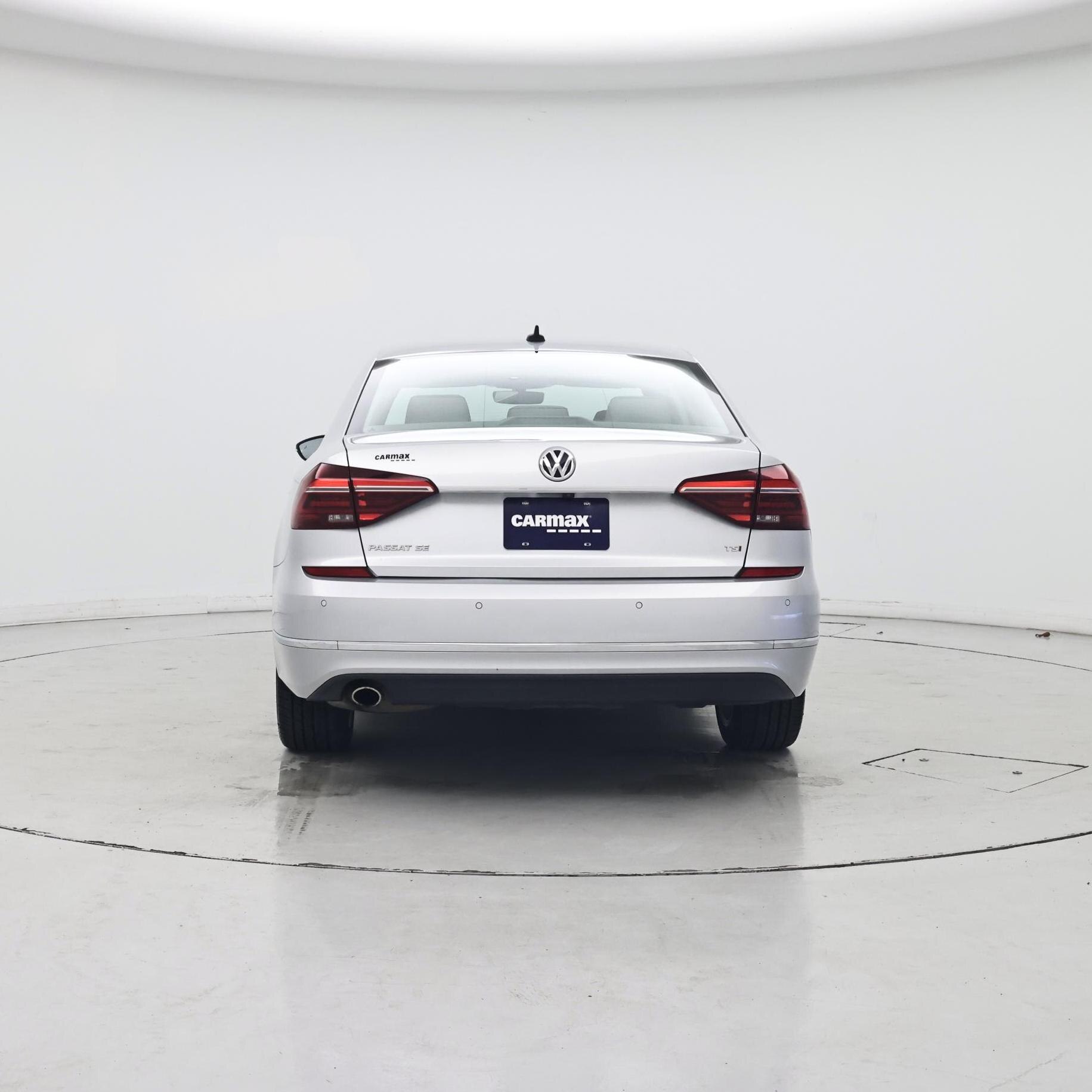 Thumbnail: 2017 Volkswagen Passat - 6