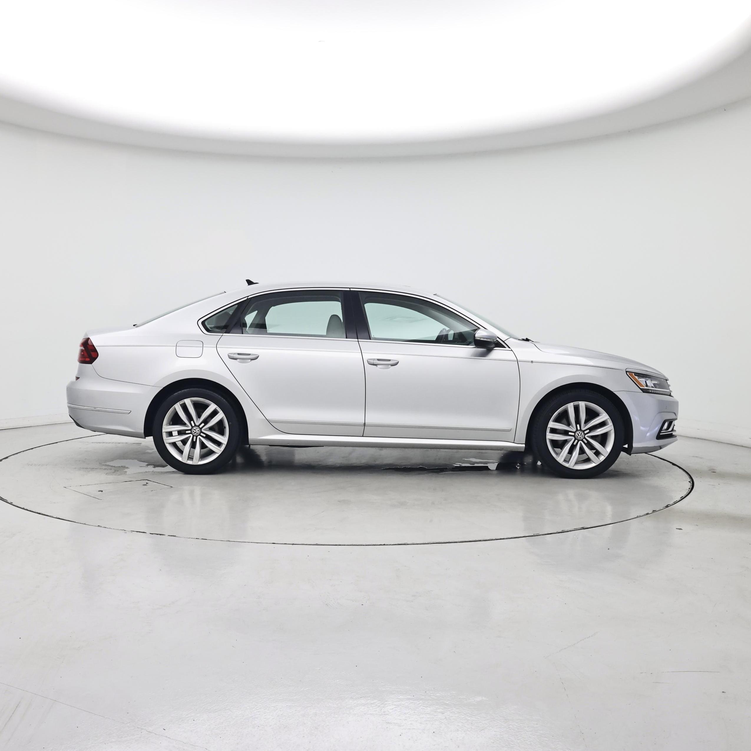 Thumbnail: 2017 Volkswagen Passat - 7