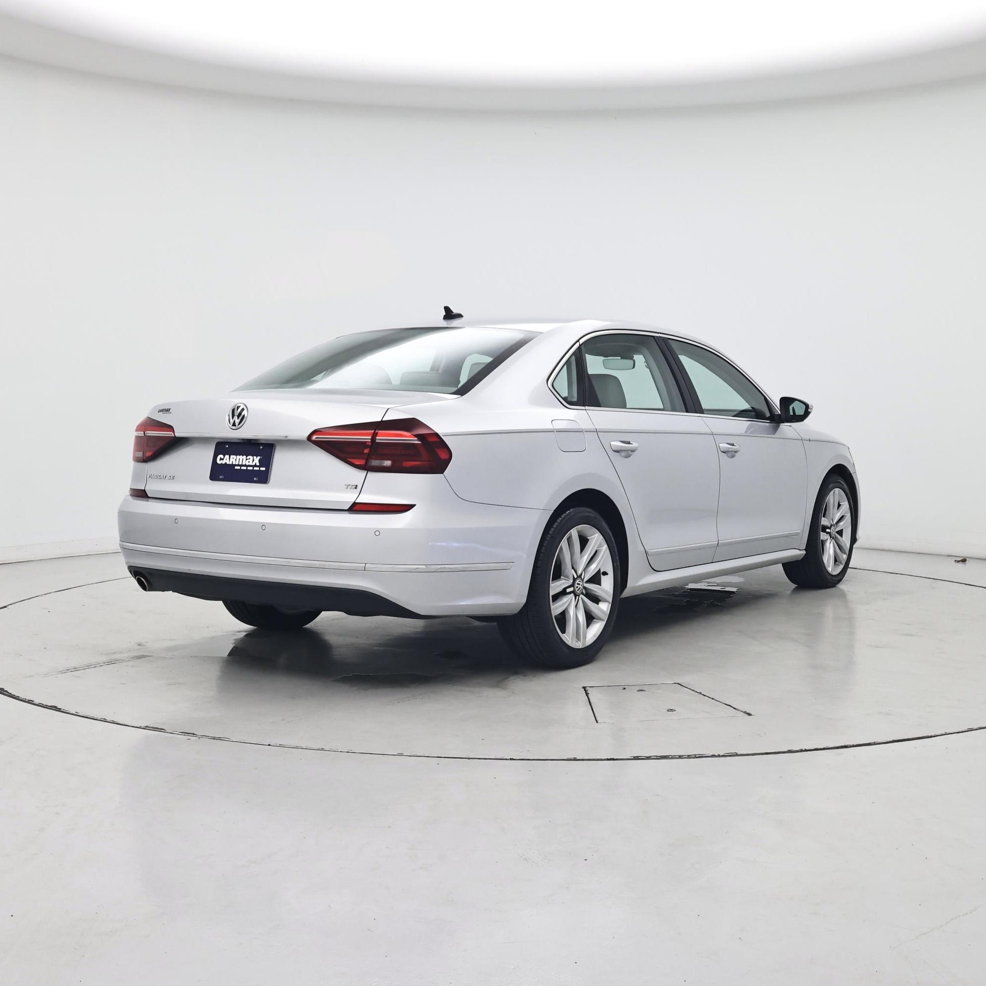 Thumbnail: 2017 Volkswagen Passat - 8