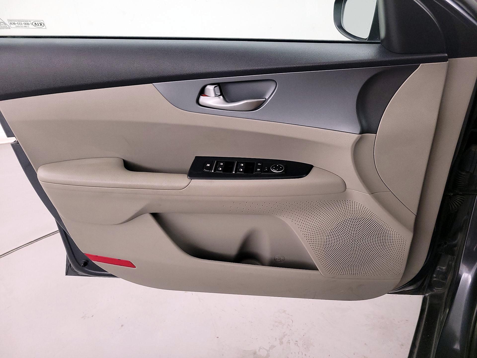 Thumbnail: 2021 Kia Forte - 12