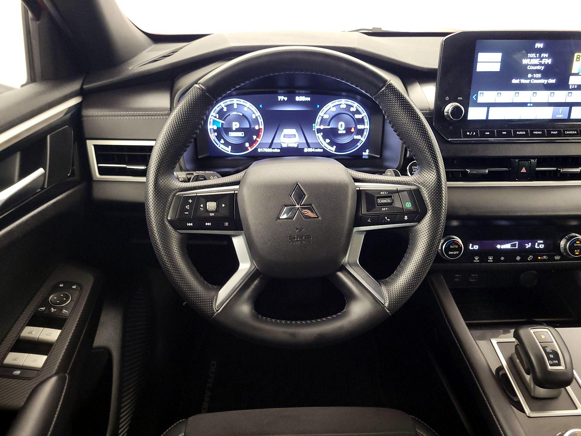 Thumbnail: 2023 Mitsubishi Outlander - 10