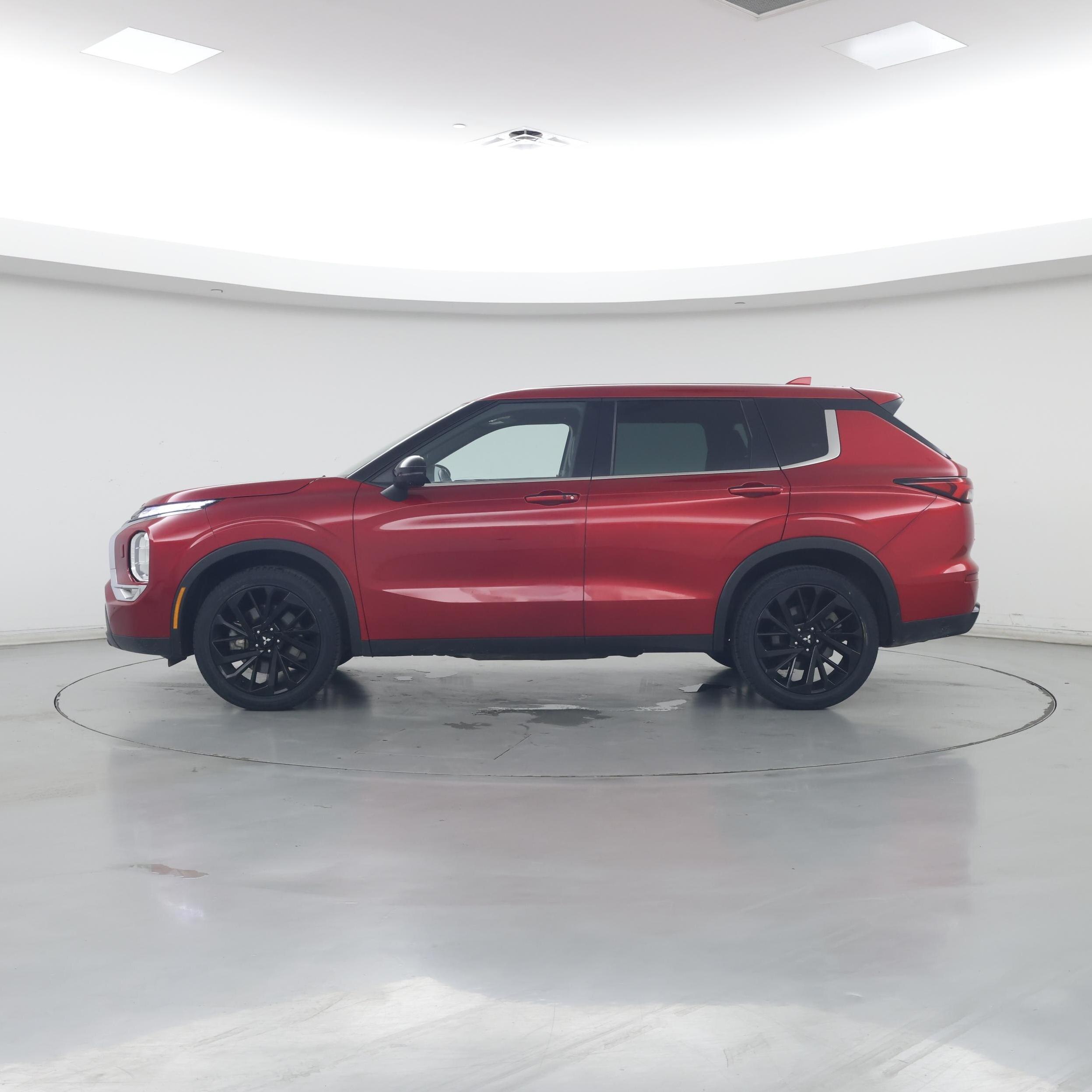 Thumbnail: 2023 Mitsubishi Outlander - 3