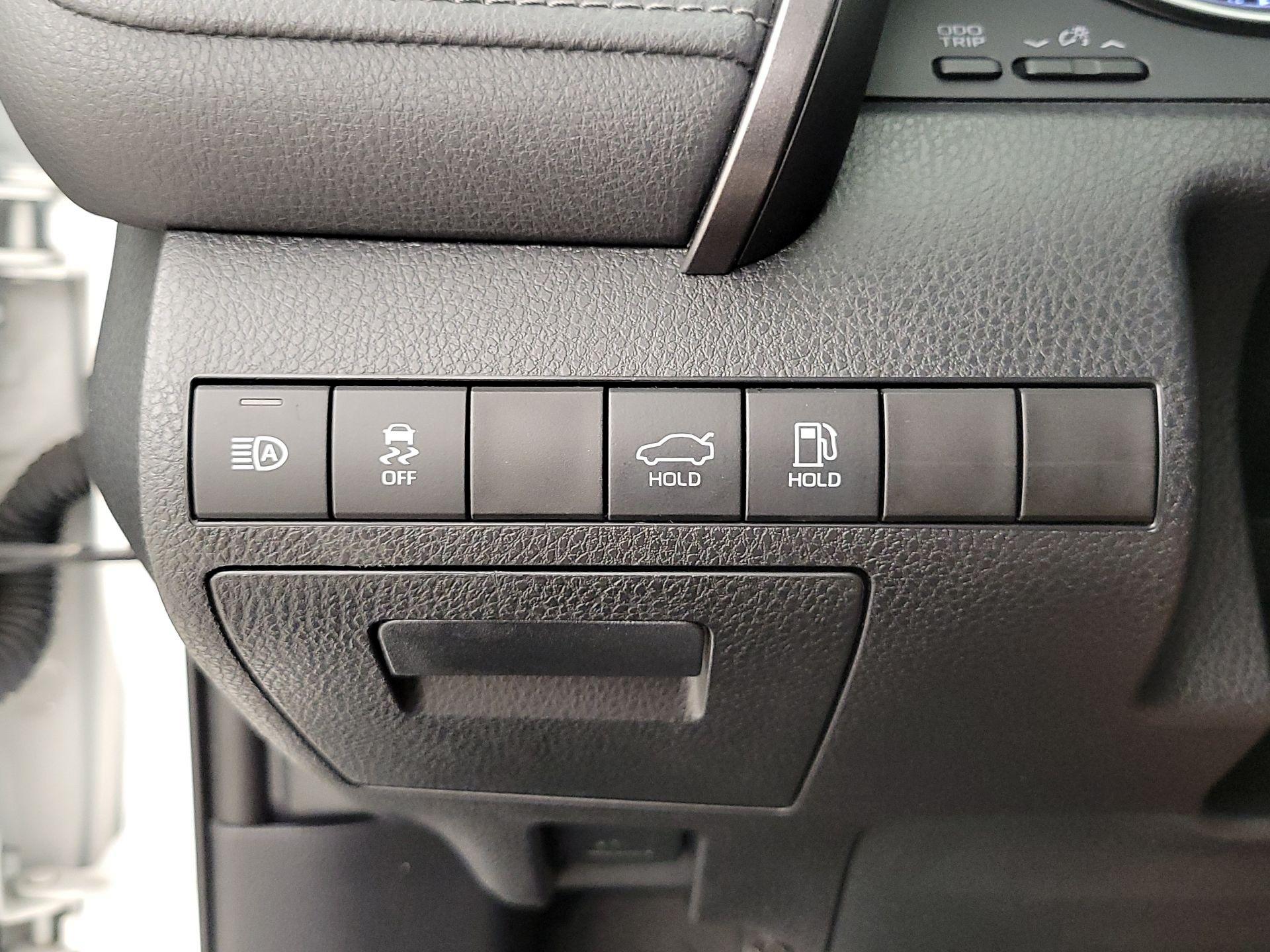 Thumbnail: 2022 Toyota Camry - 13