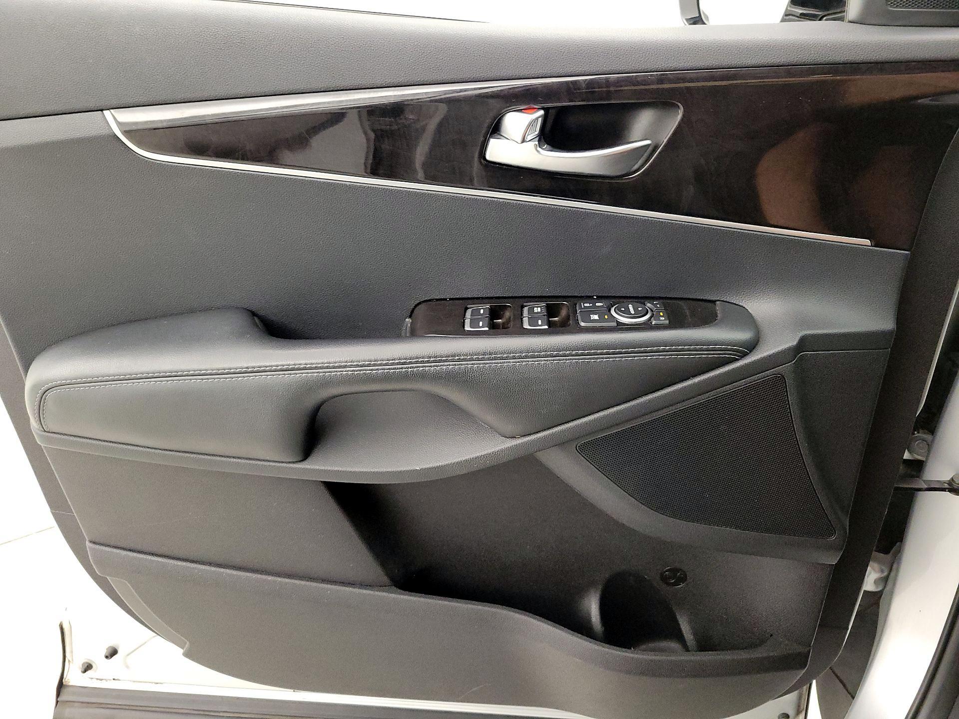 Thumbnail: 2016 Kia Sorento - 12