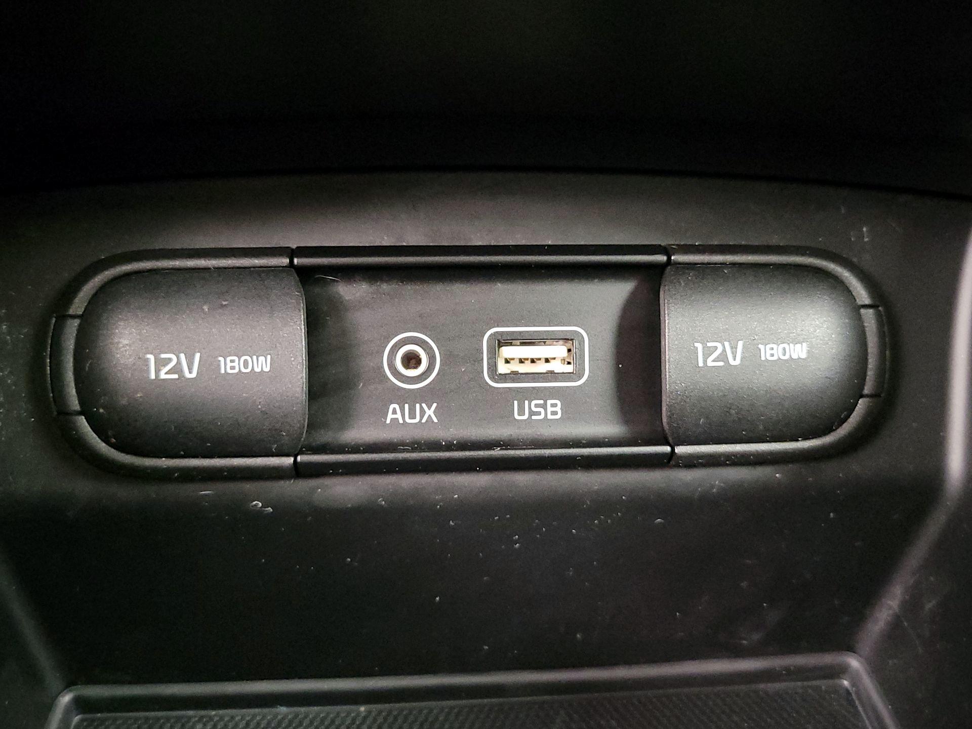 Thumbnail: 2016 Kia Sorento - 18