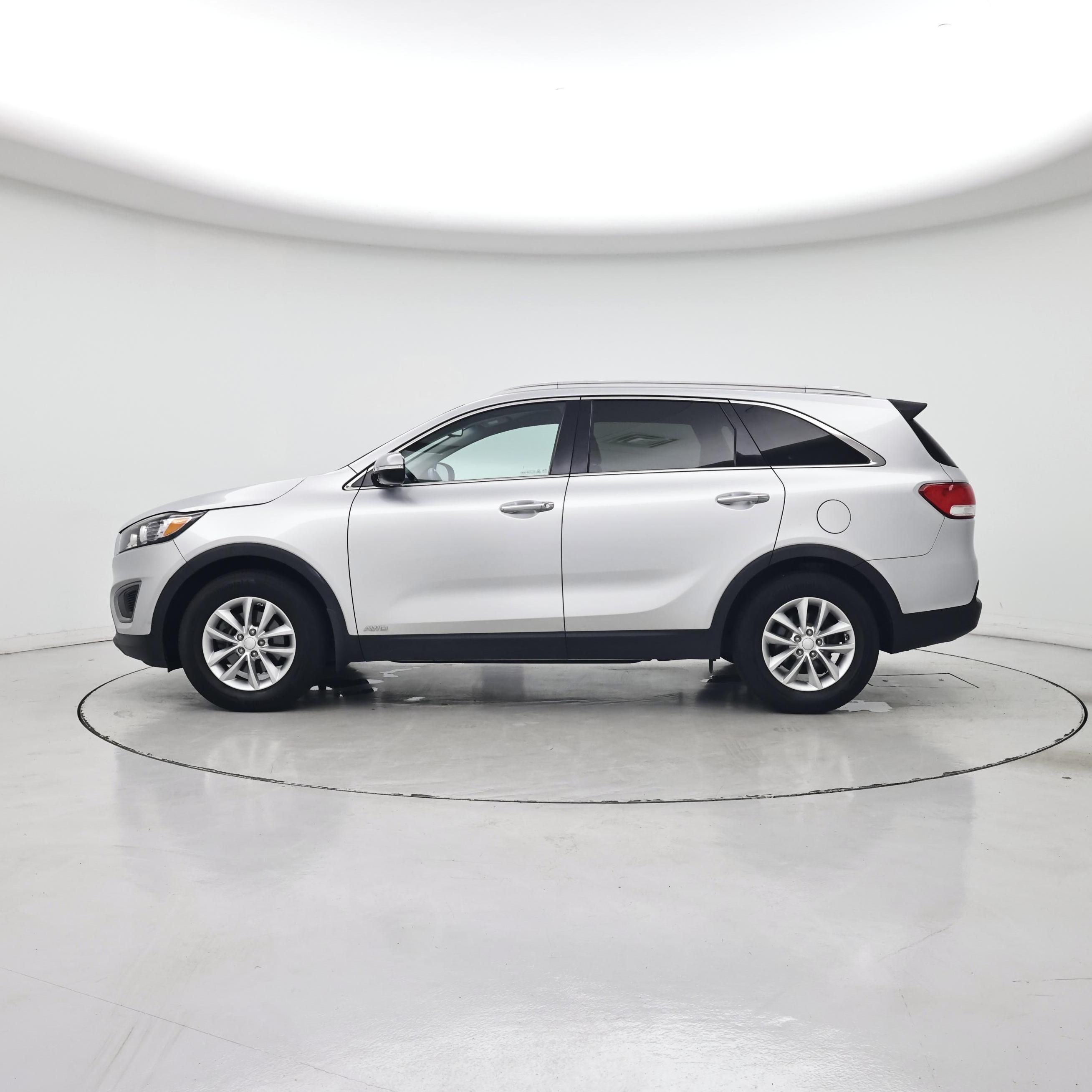 Thumbnail: 2016 Kia Sorento - 3