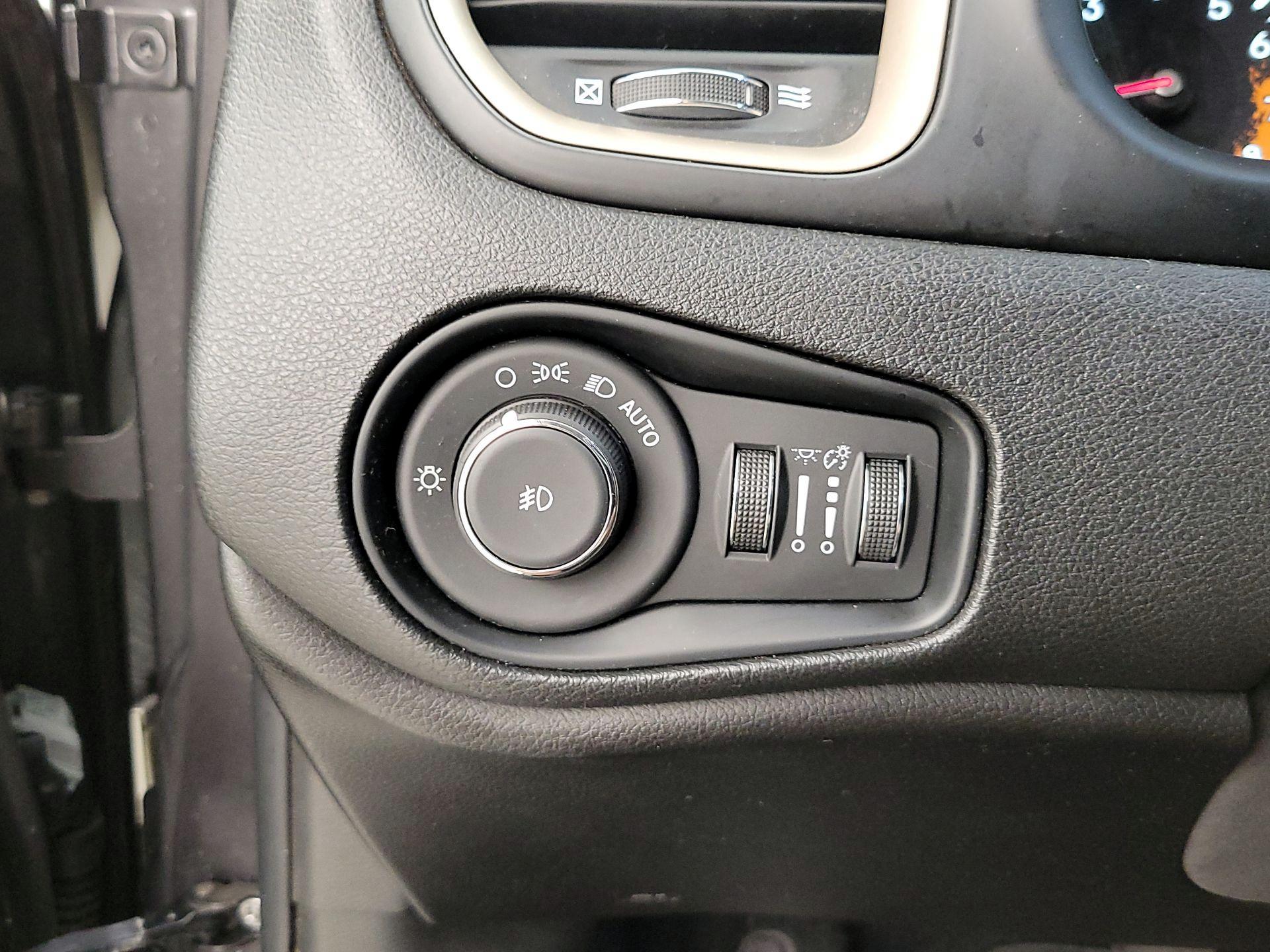 Thumbnail: 2017 Jeep Renegade - 13