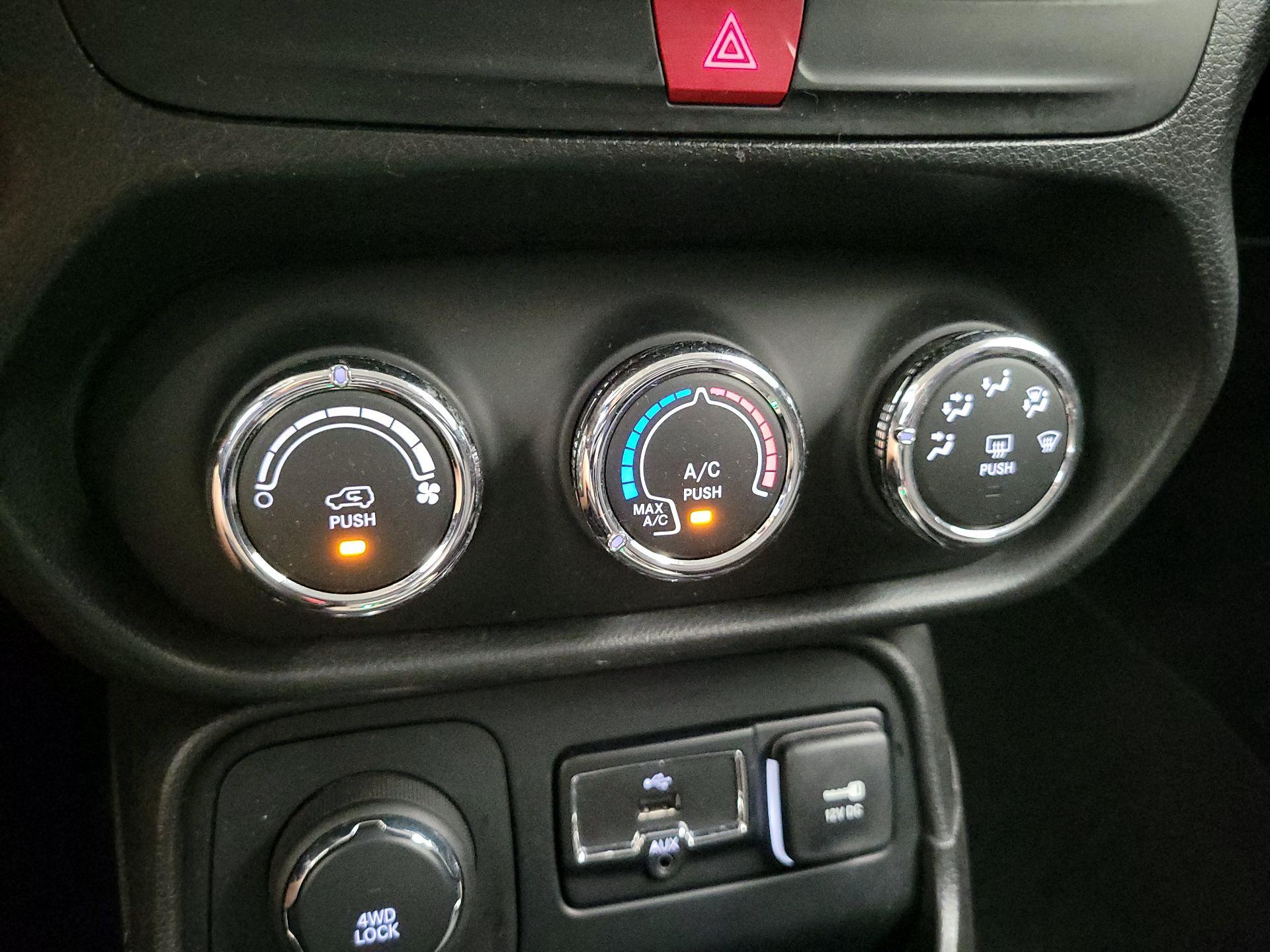 Thumbnail: 2017 Jeep Renegade - 17