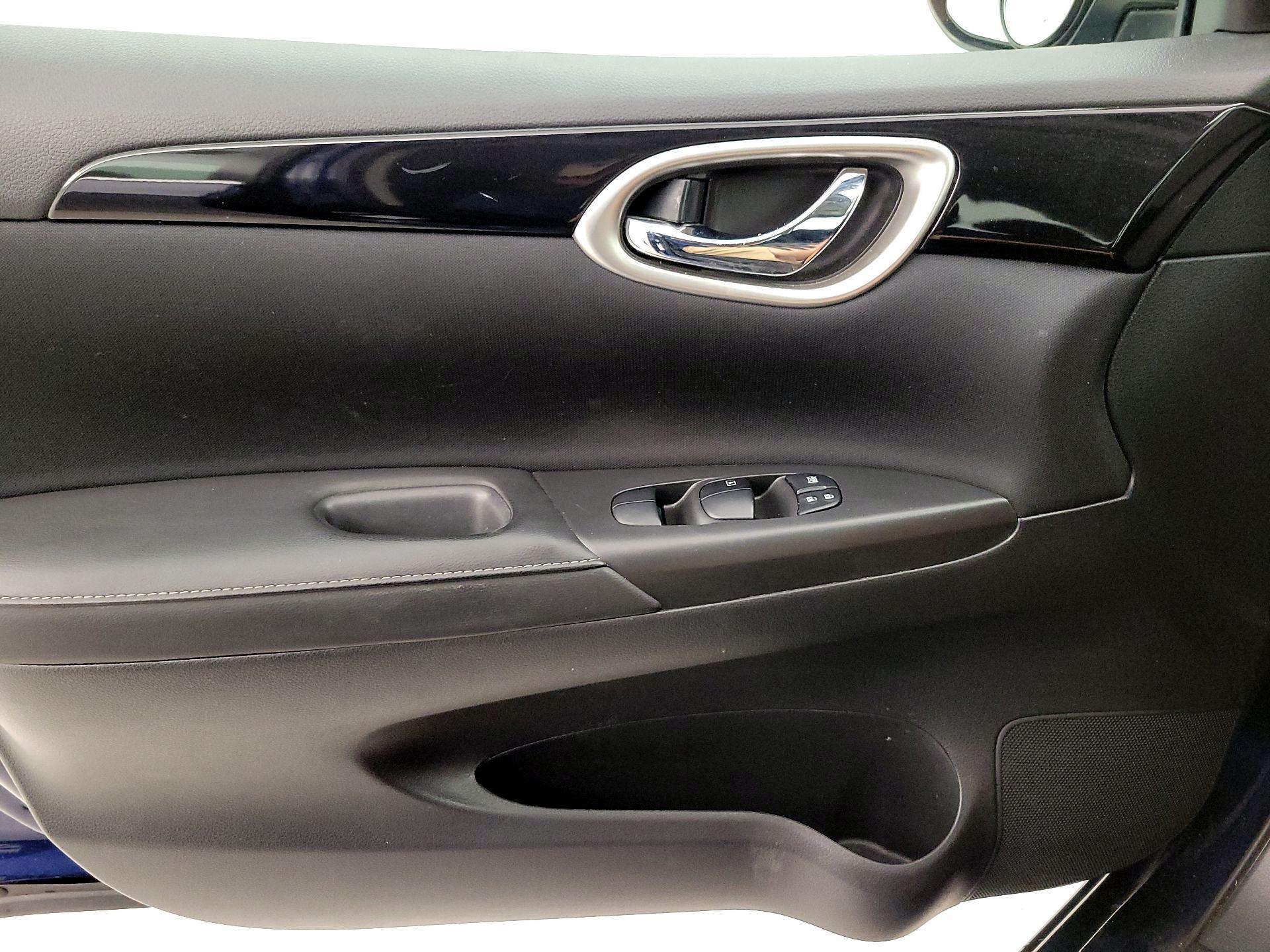 Thumbnail: 2019 Nissan Sentra - 12