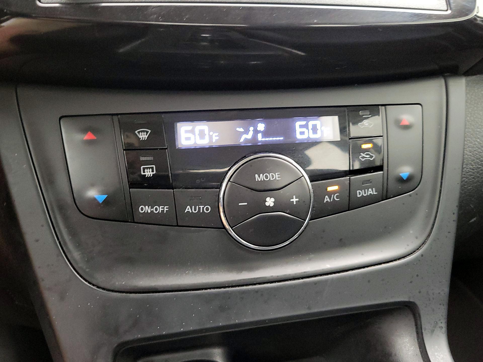 Thumbnail: 2019 Nissan Sentra - 16