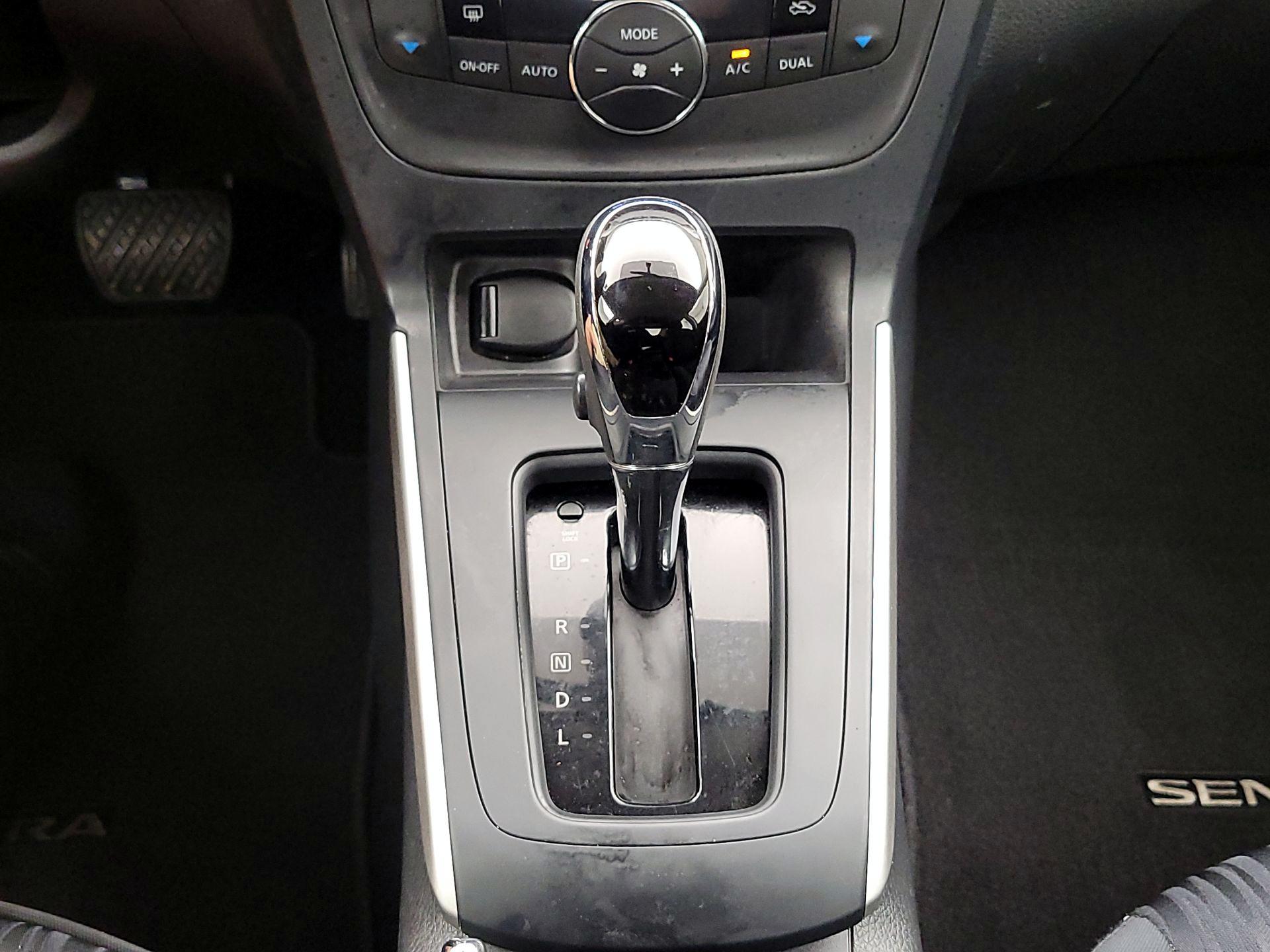Thumbnail: 2019 Nissan Sentra - 17
