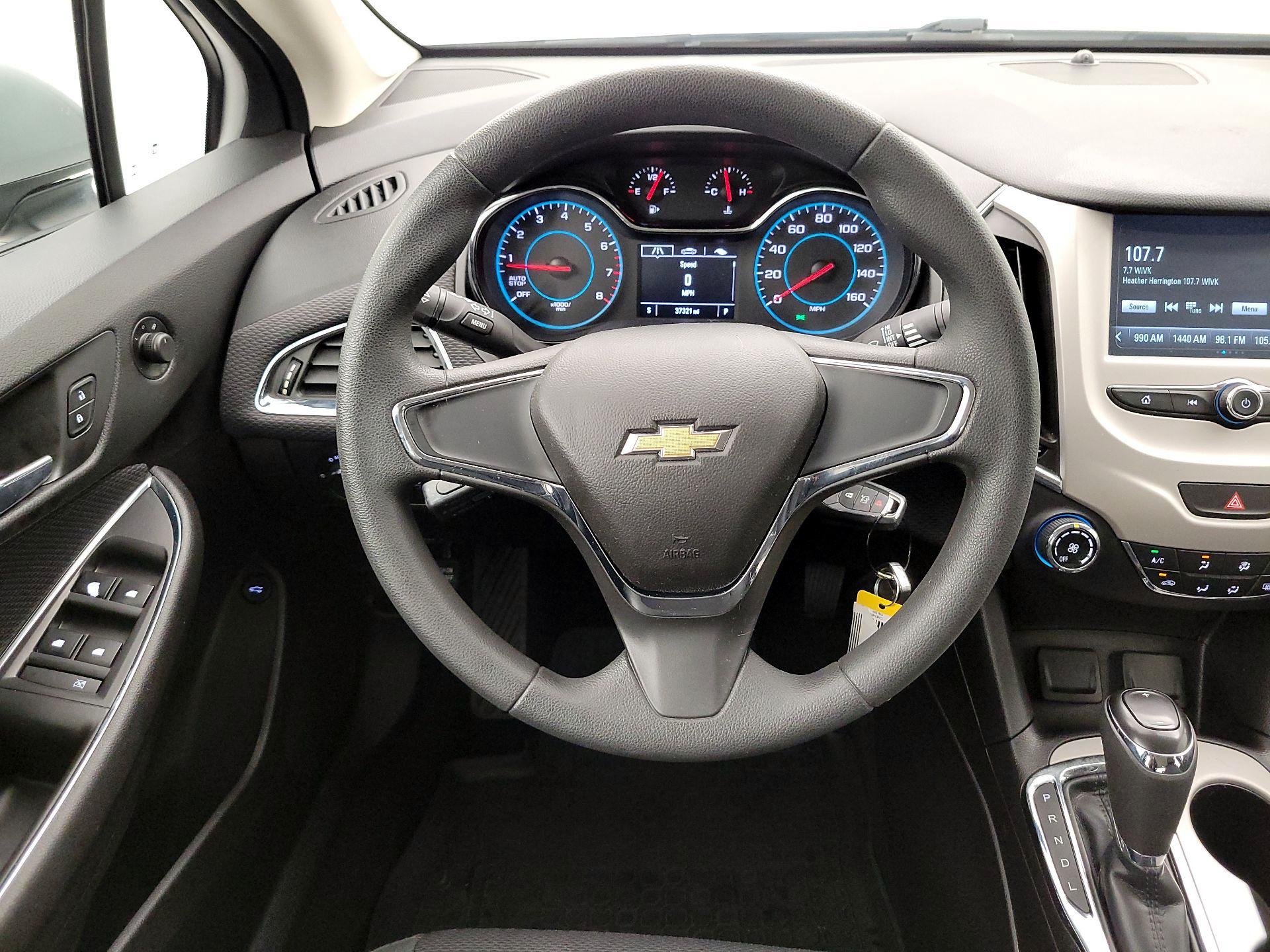 Thumbnail: 2017 Chevrolet Cruze - 10