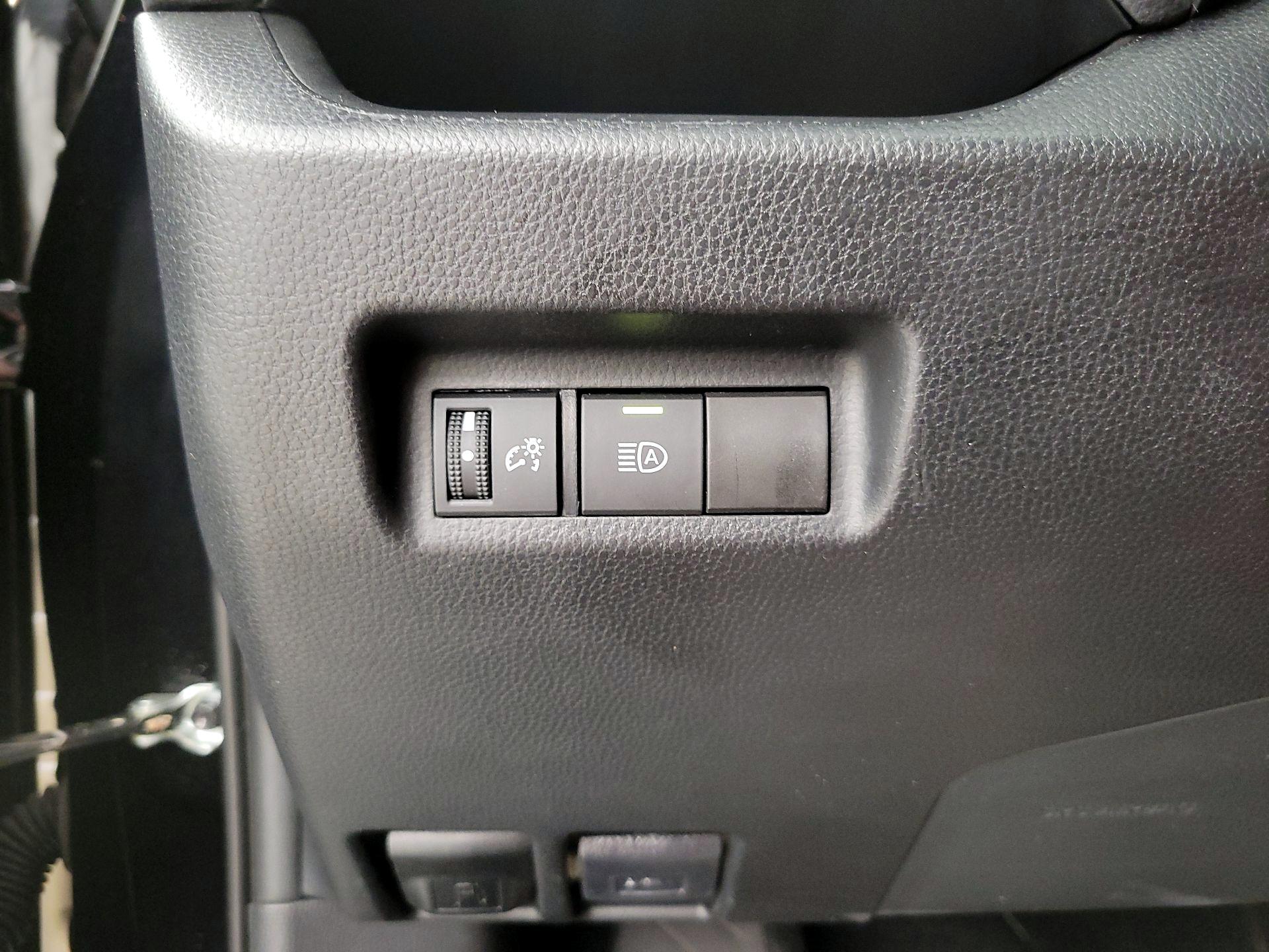 Thumbnail: 2021 Toyota RAV4 - 13
