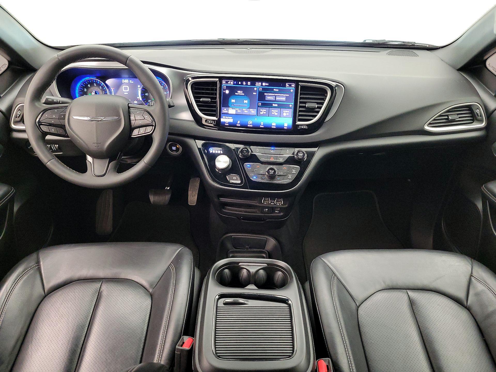 Thumbnail: 2022 Chrysler Pacifica - 9