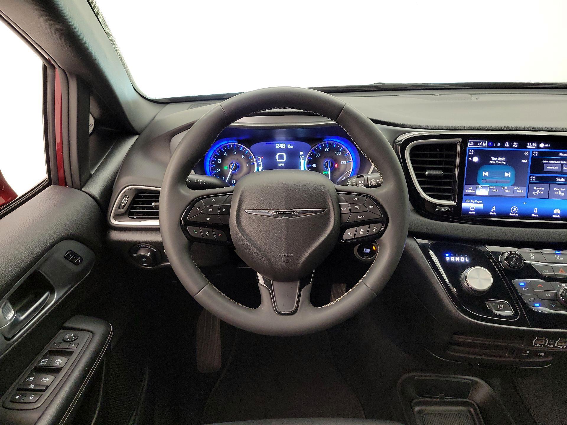 Thumbnail: 2022 Chrysler Pacifica - 10