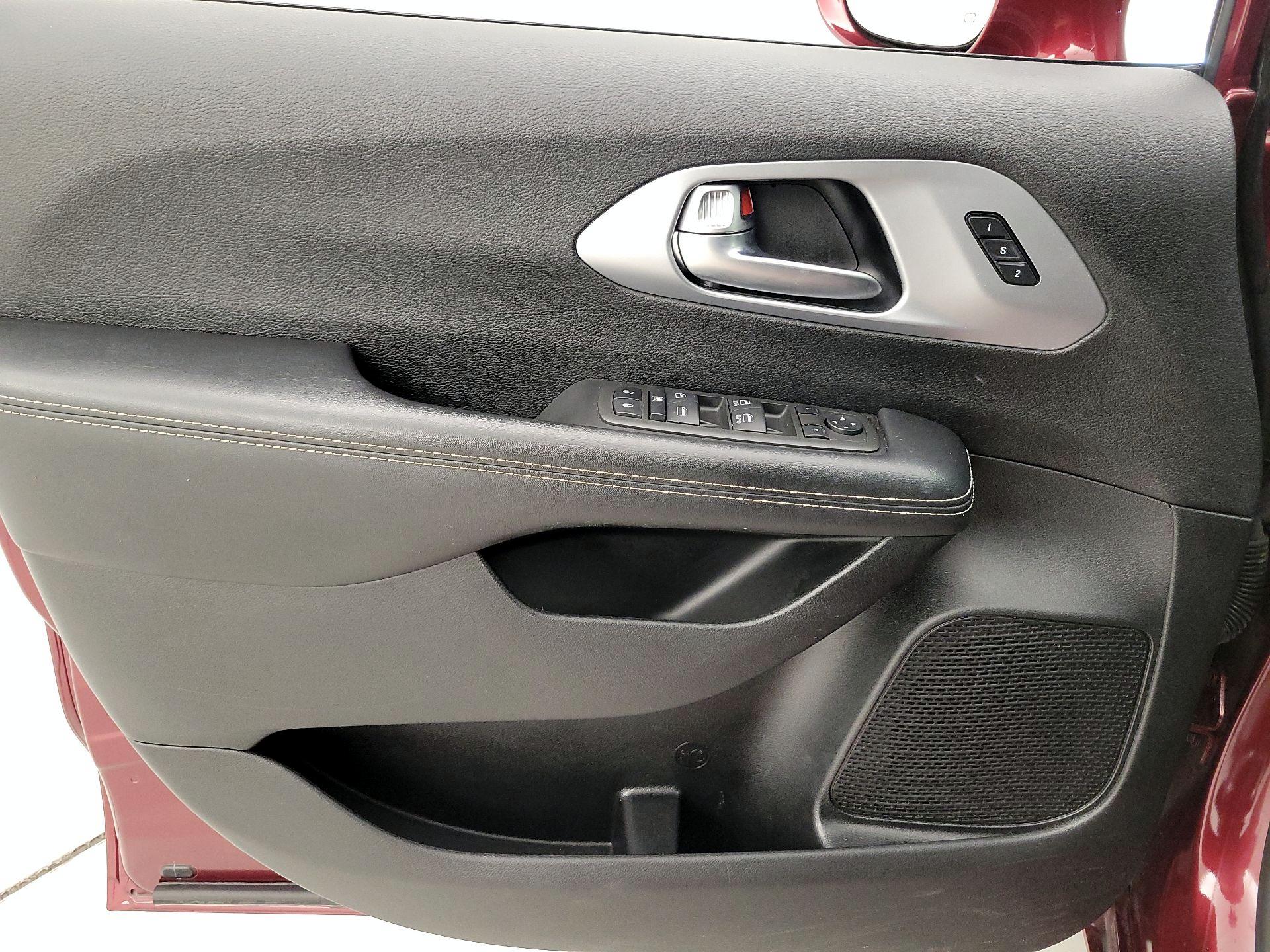 Thumbnail: 2022 Chrysler Pacifica - 12