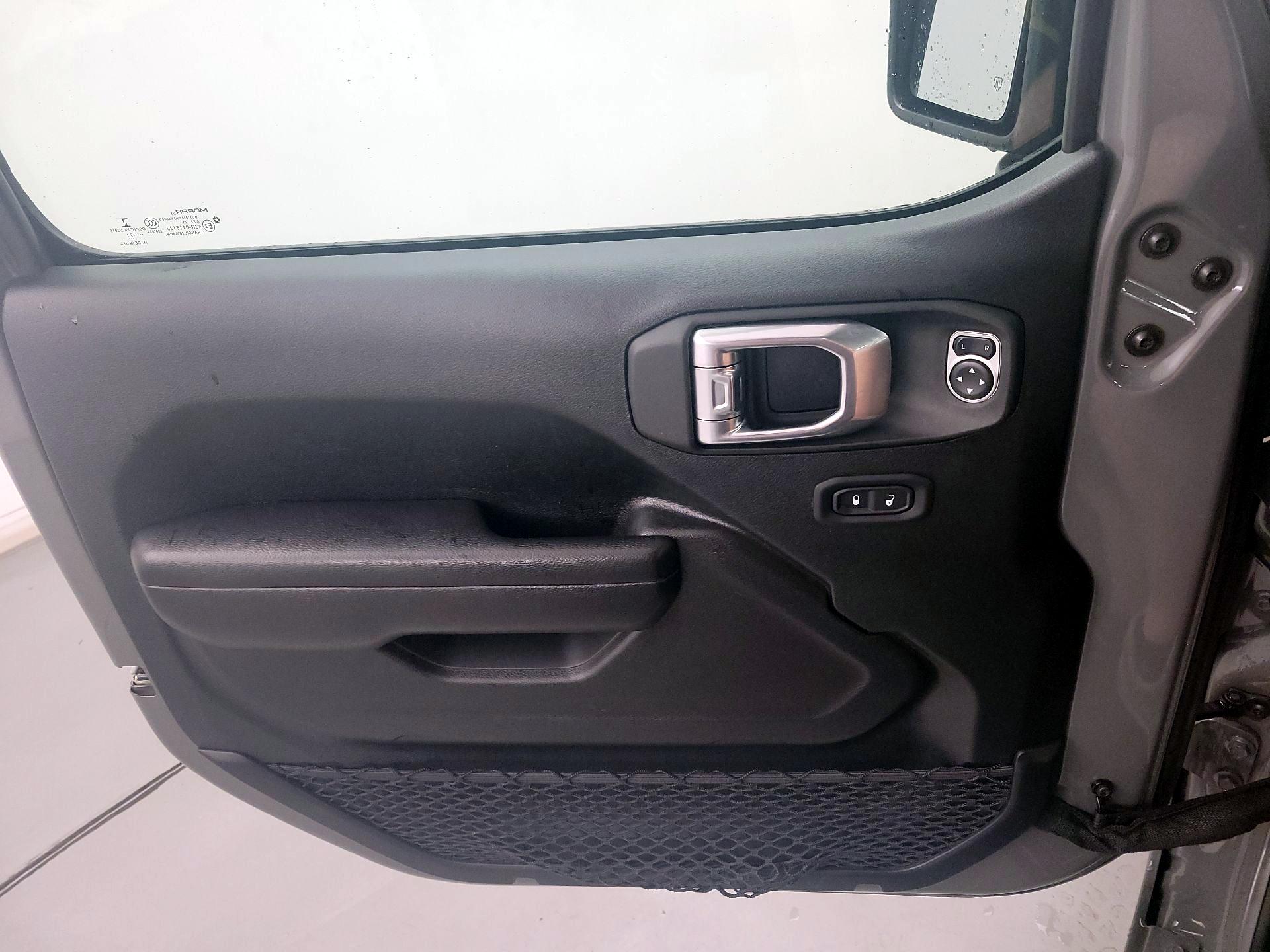 Thumbnail: 2021 Jeep Gladiator - 12