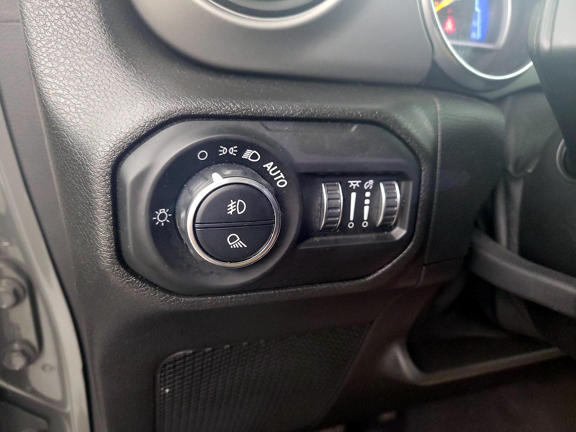 Thumbnail: 2021 Jeep Gladiator - 13