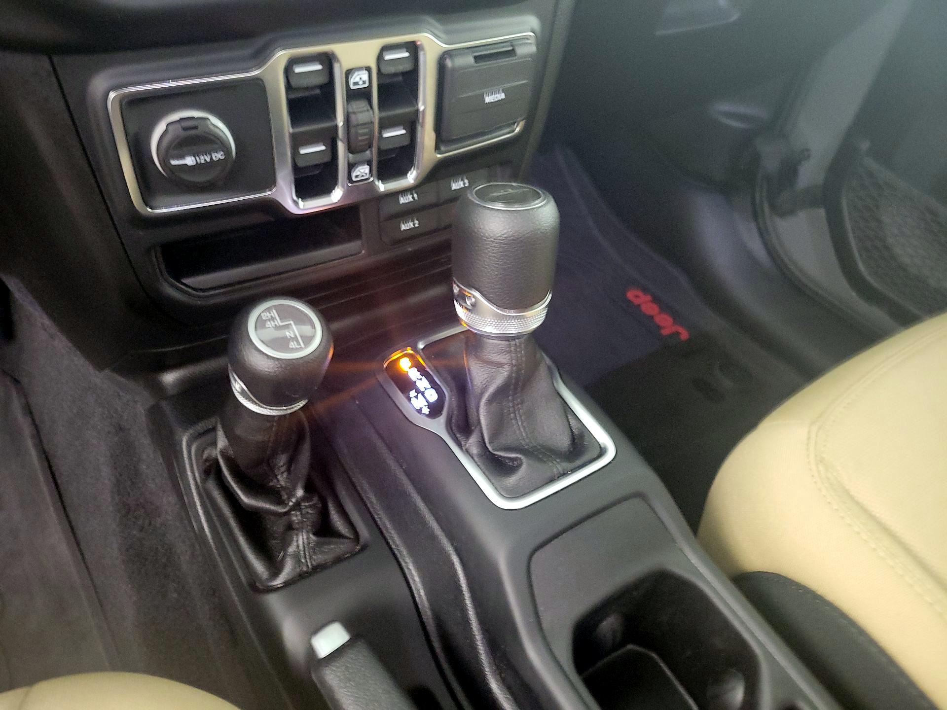 Thumbnail: 2021 Jeep Gladiator - 17