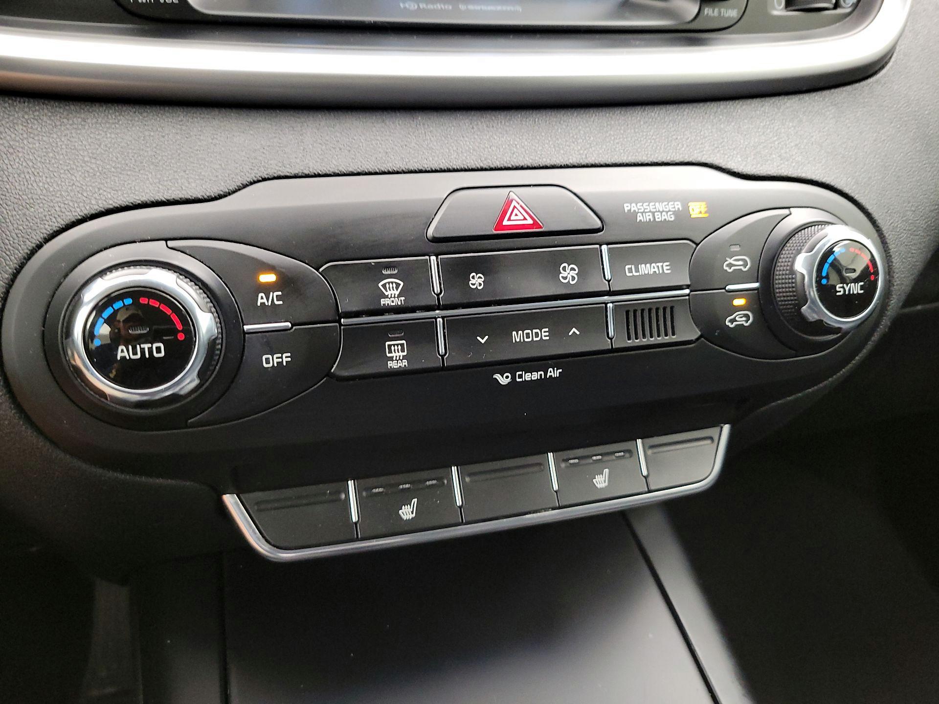 Thumbnail: 2018 Kia Sorento - 16
