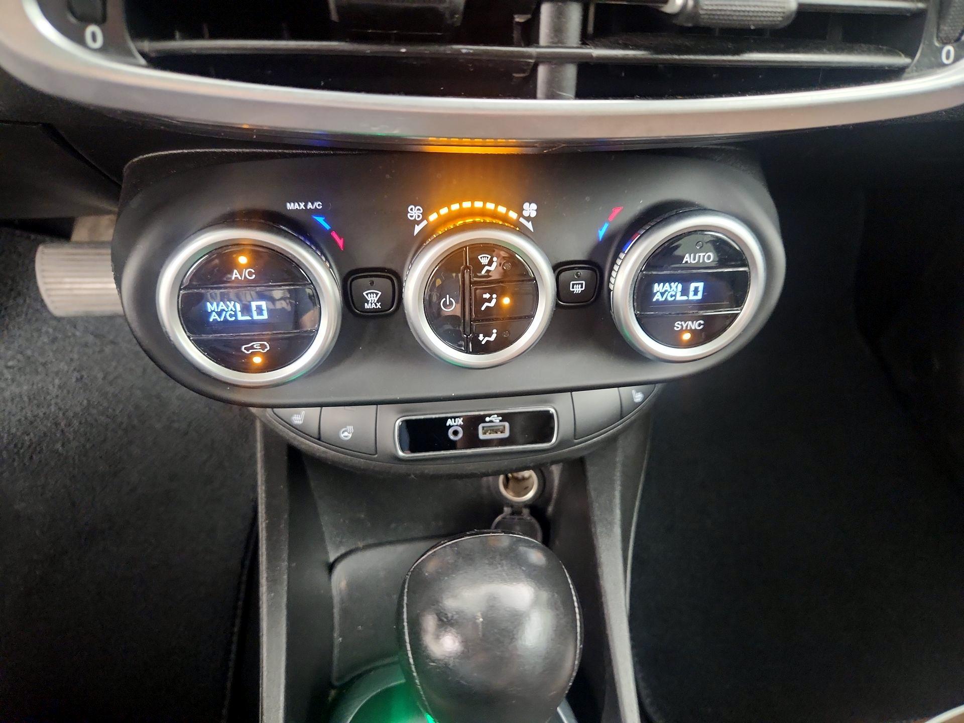 Thumbnail: 2016 Fiat 500X - 17