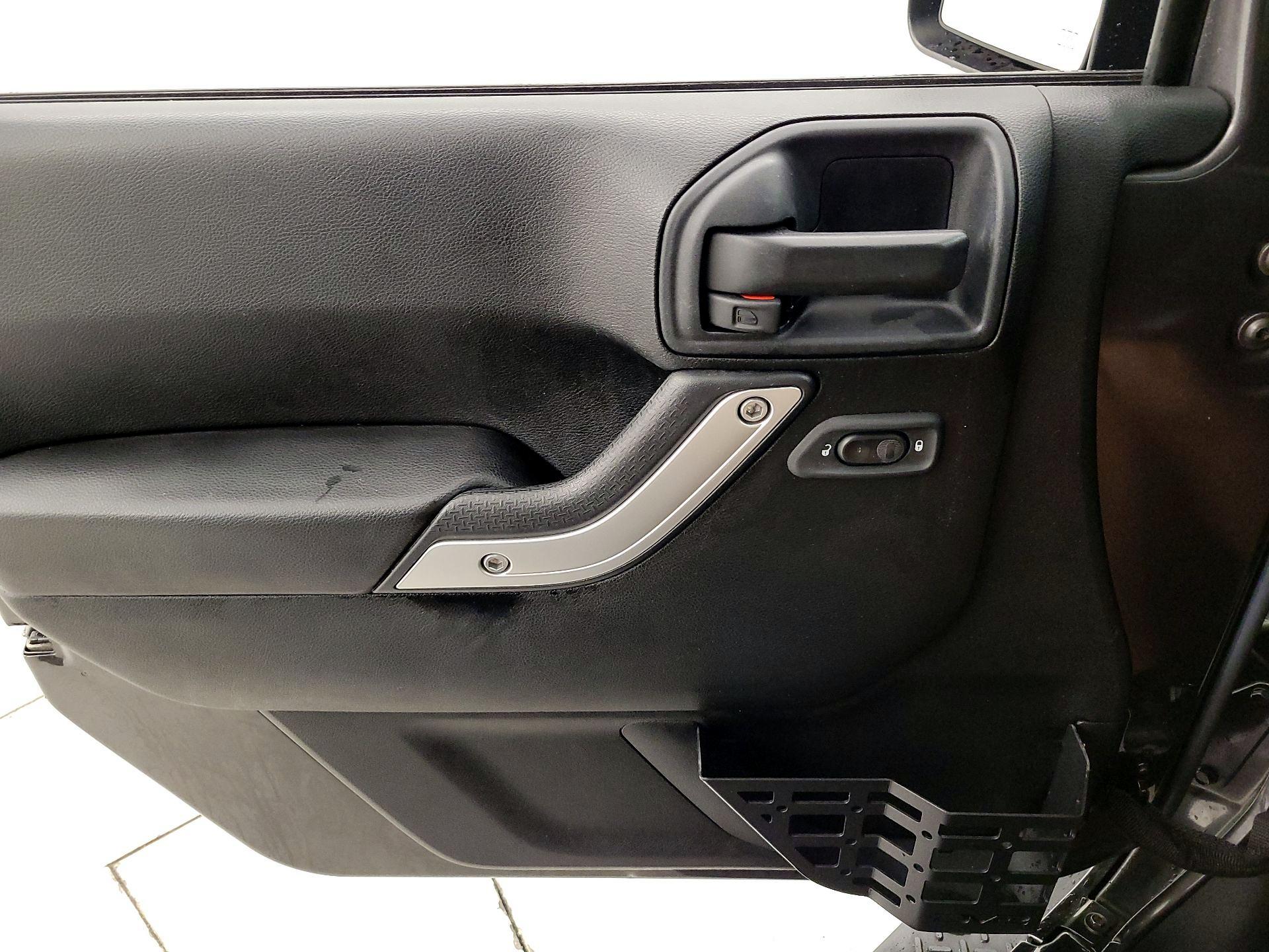 Thumbnail: 2016 Jeep Wrangler - 12