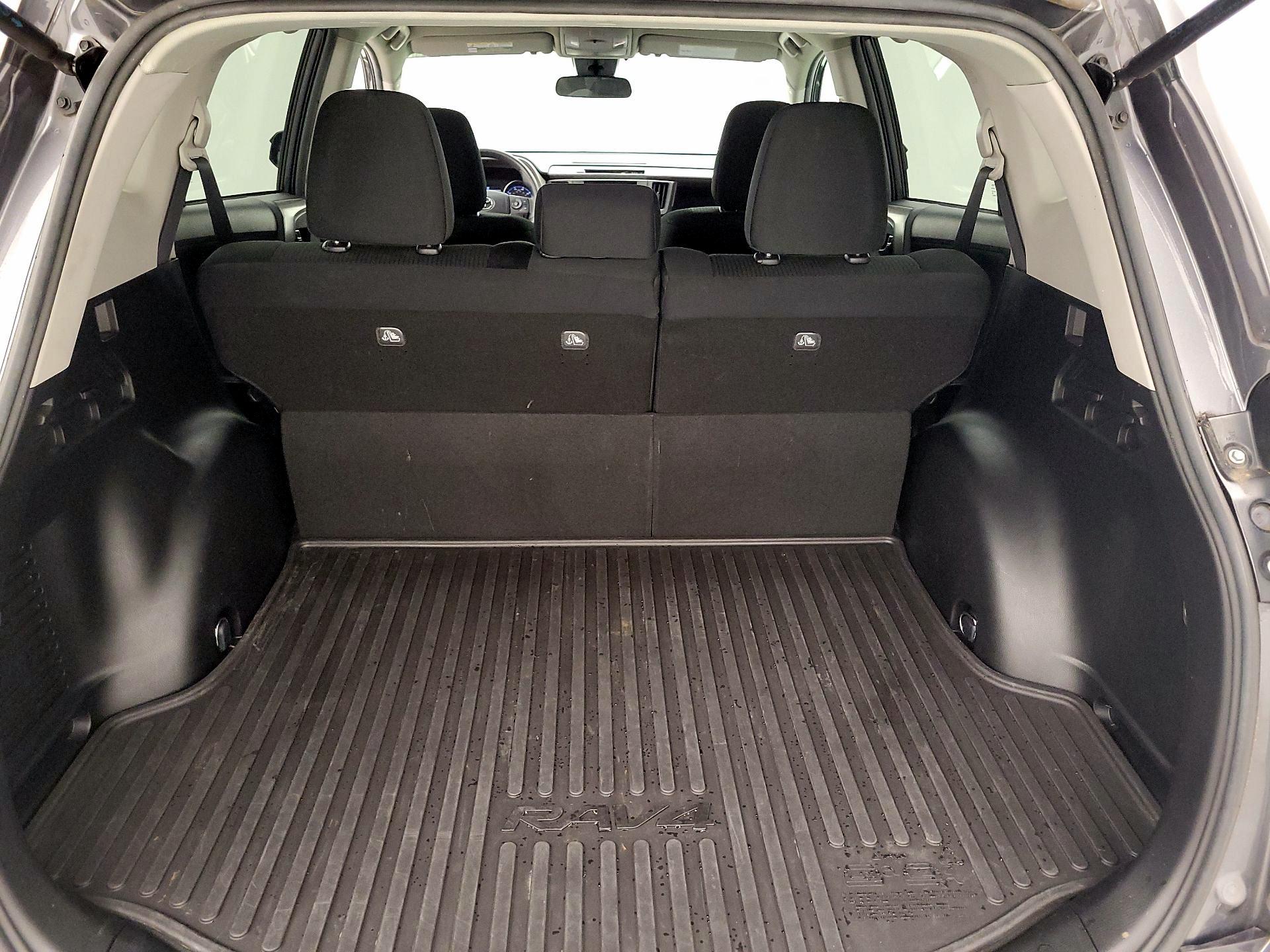 Thumbnail: 2018 Toyota RAV4 - 19