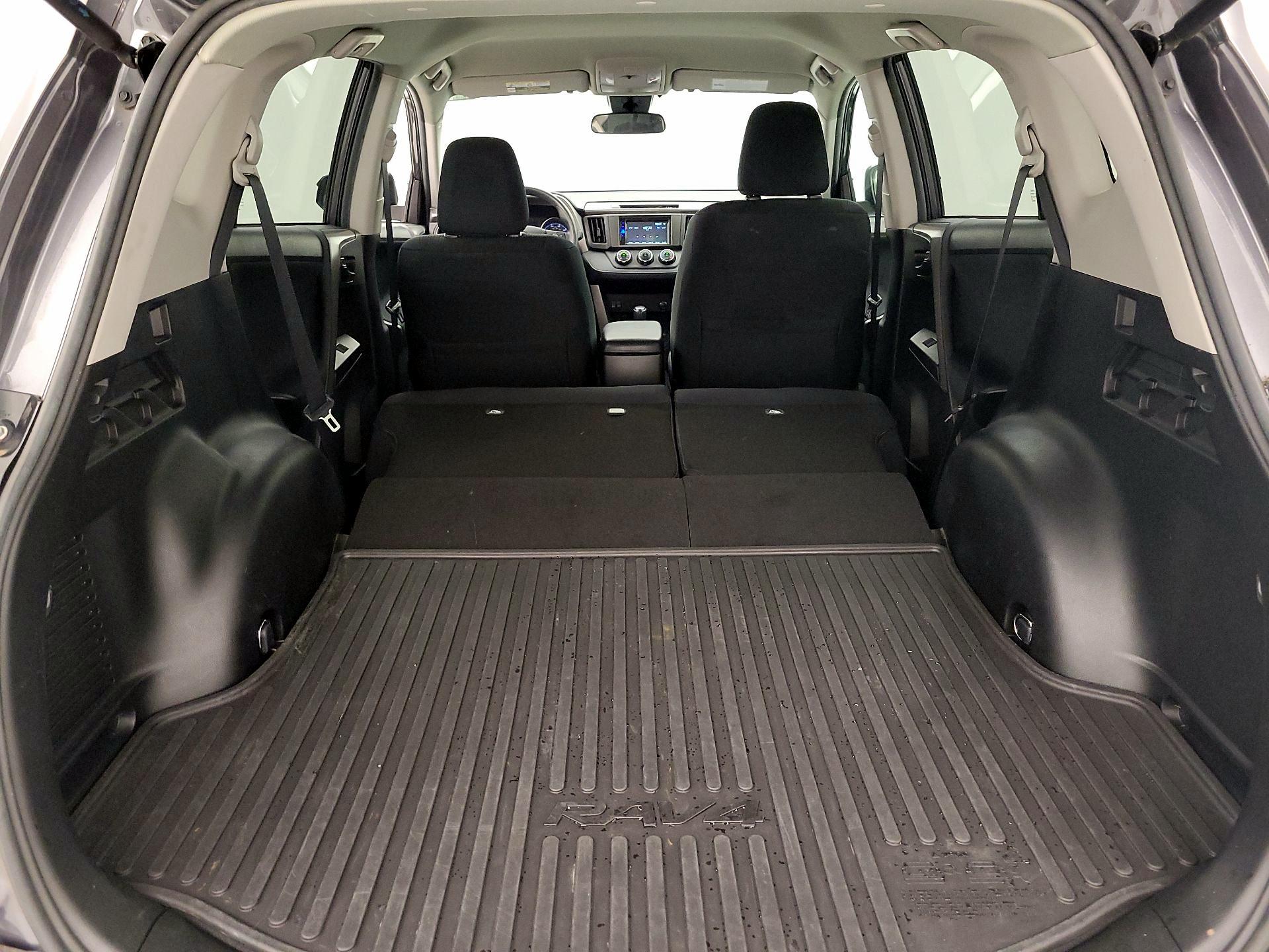 Thumbnail: 2018 Toyota RAV4 - 20