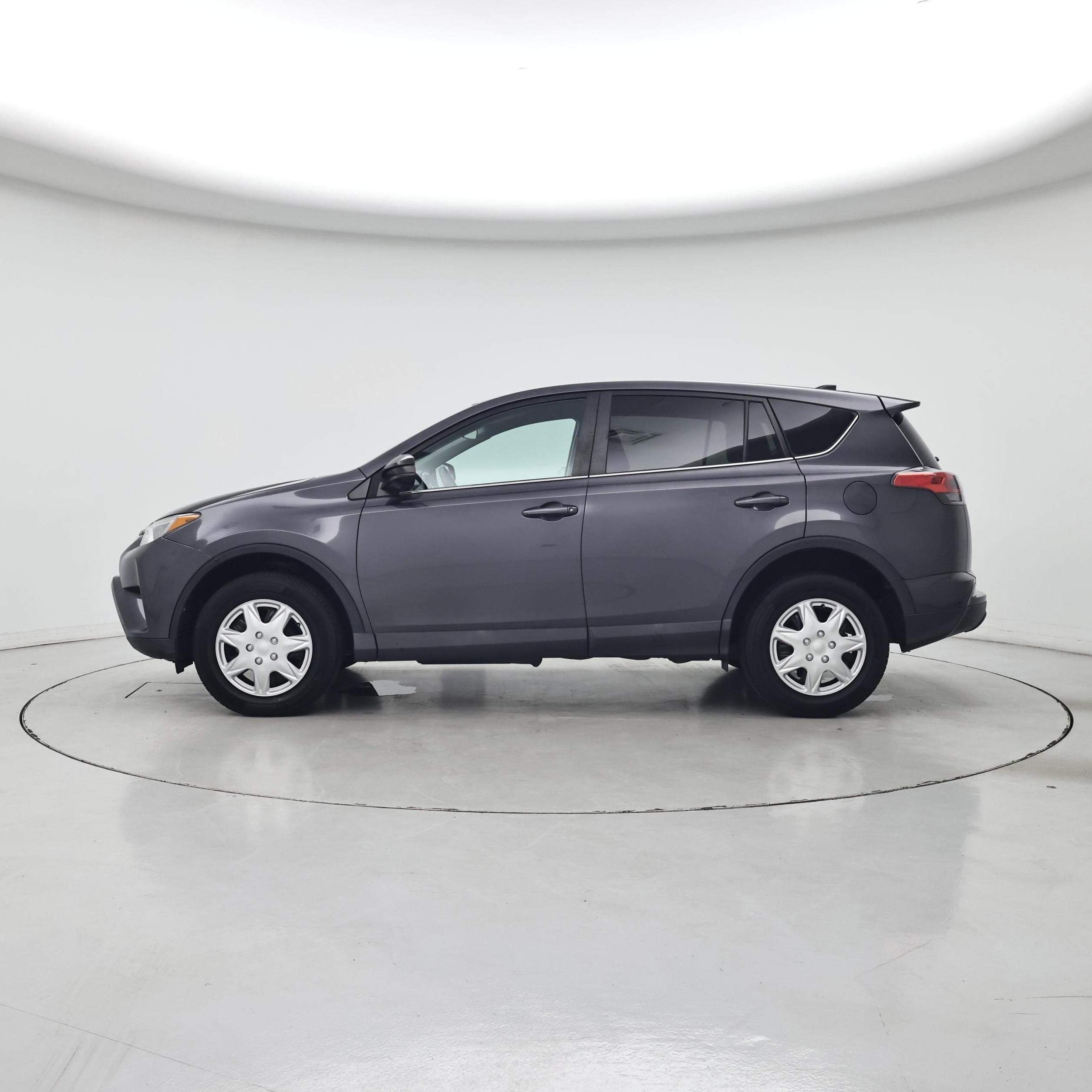 Thumbnail: 2018 Toyota RAV4 - 3