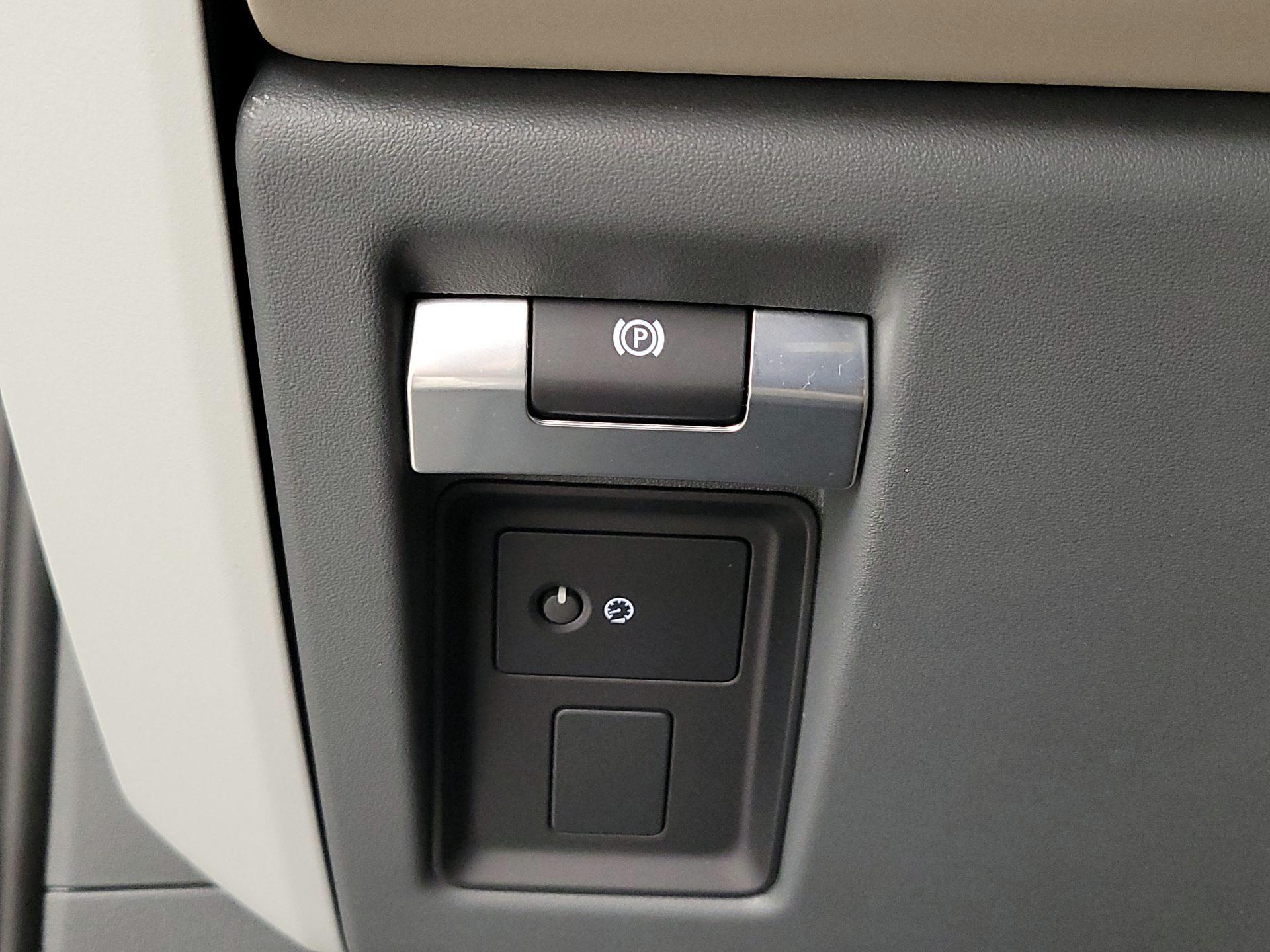 Thumbnail: 2024 Land Rover Defender - 13