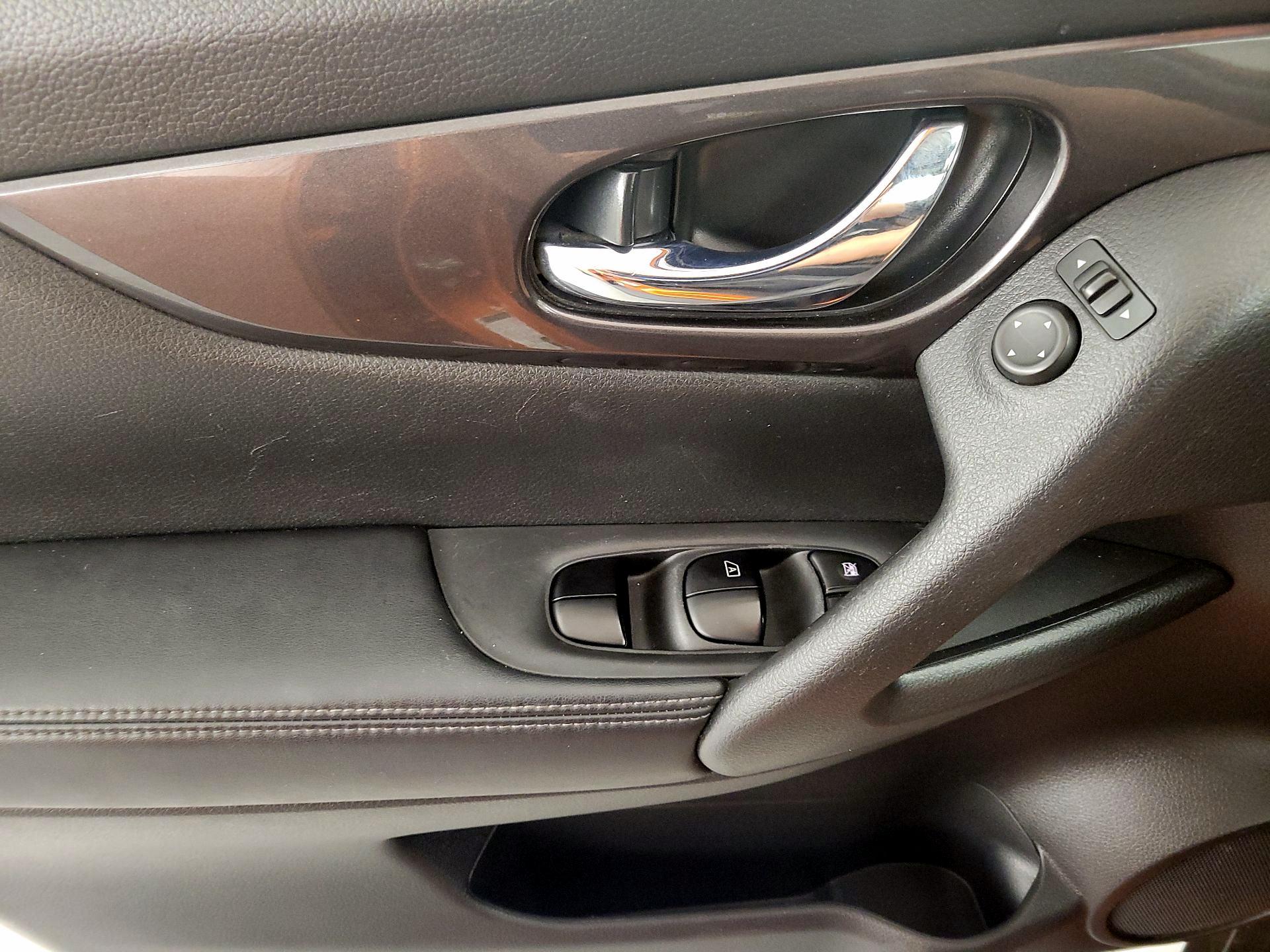 Thumbnail: 2019 Nissan Rogue - 12