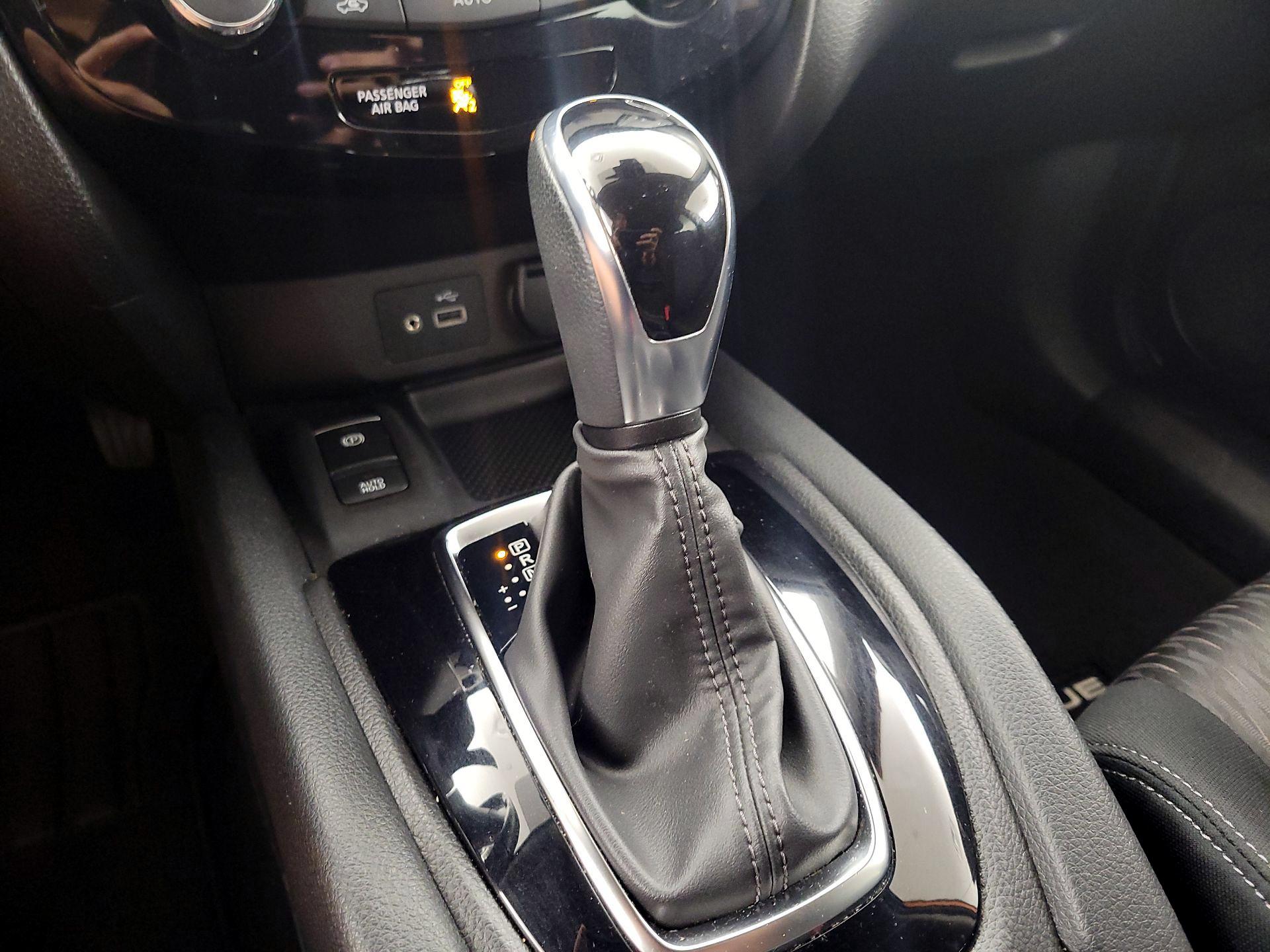Thumbnail: 2019 Nissan Rogue - 18